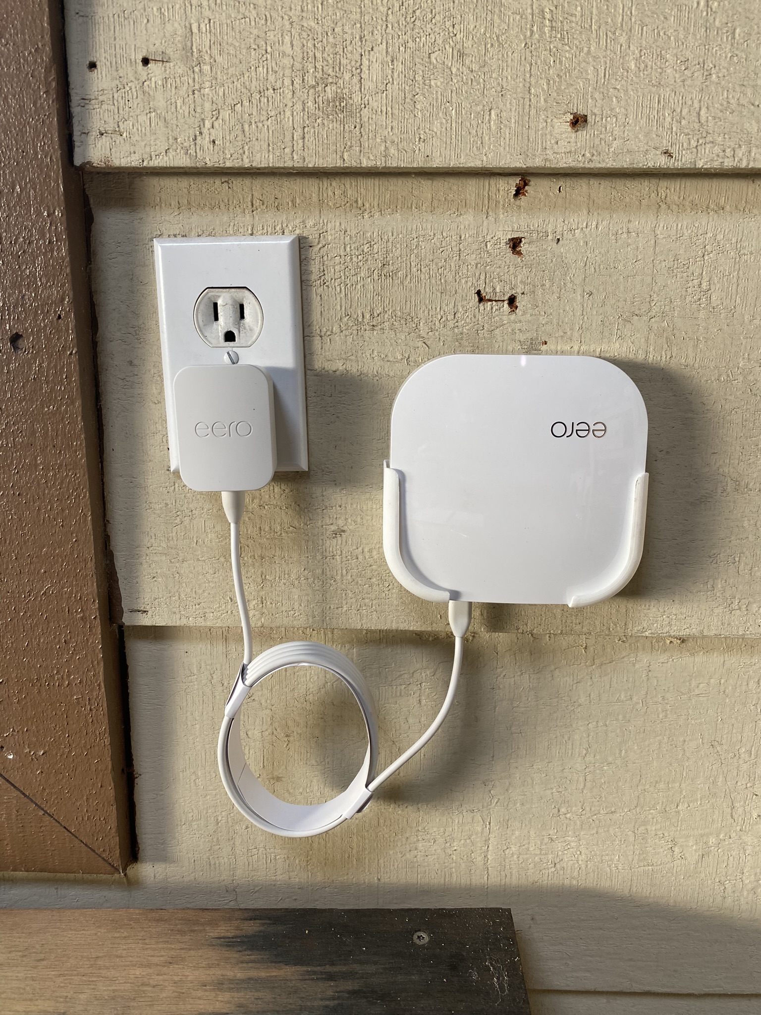 Eero 6 Pro Mesh Router Mount by AlbertM Download free STL model