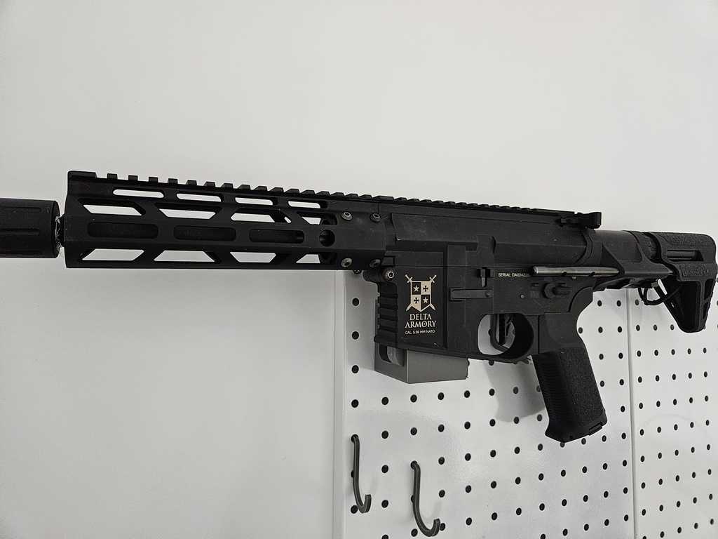 Airsoft M4 support for peg board