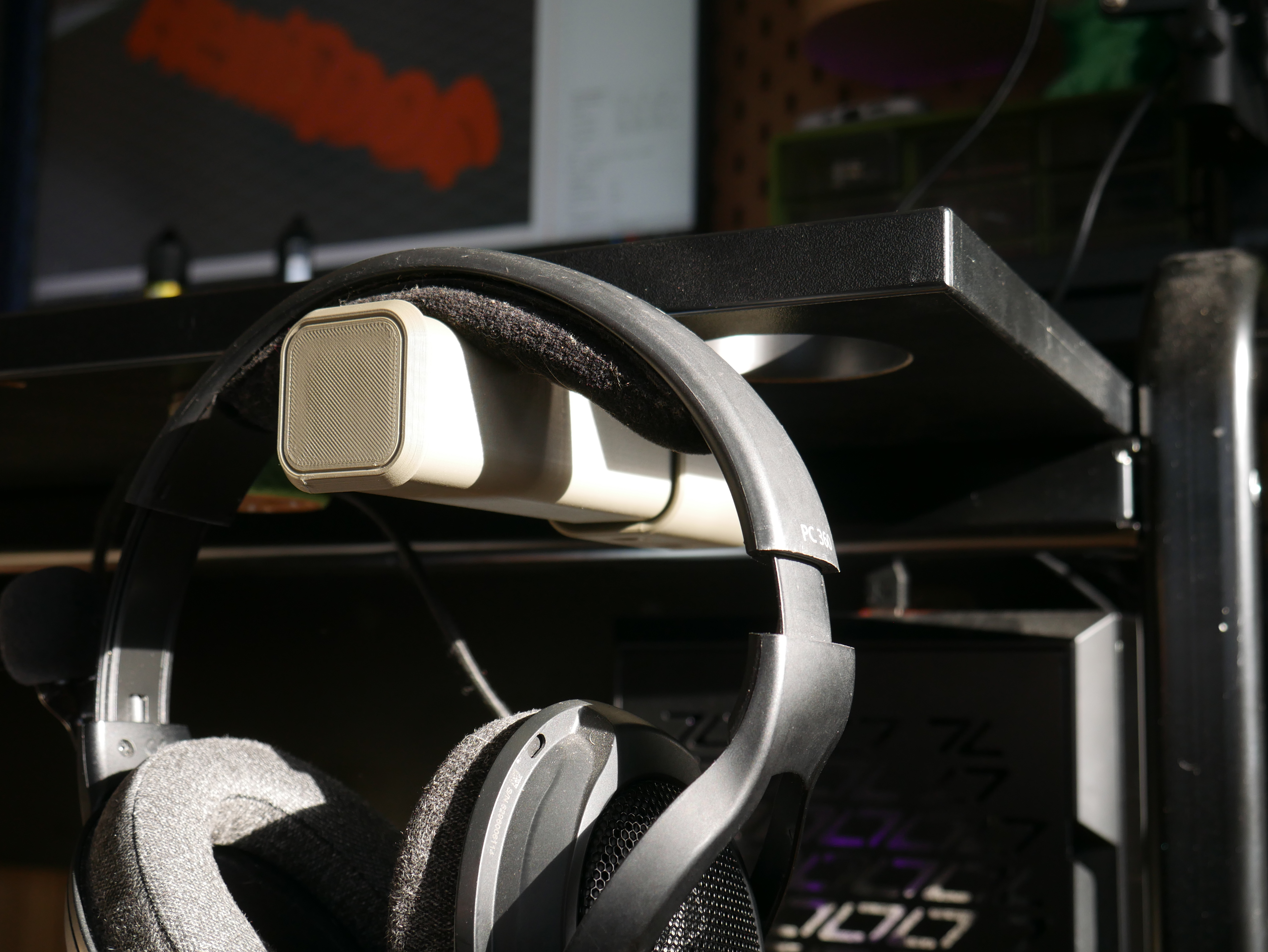 Print in Place Slide away Headphone holder