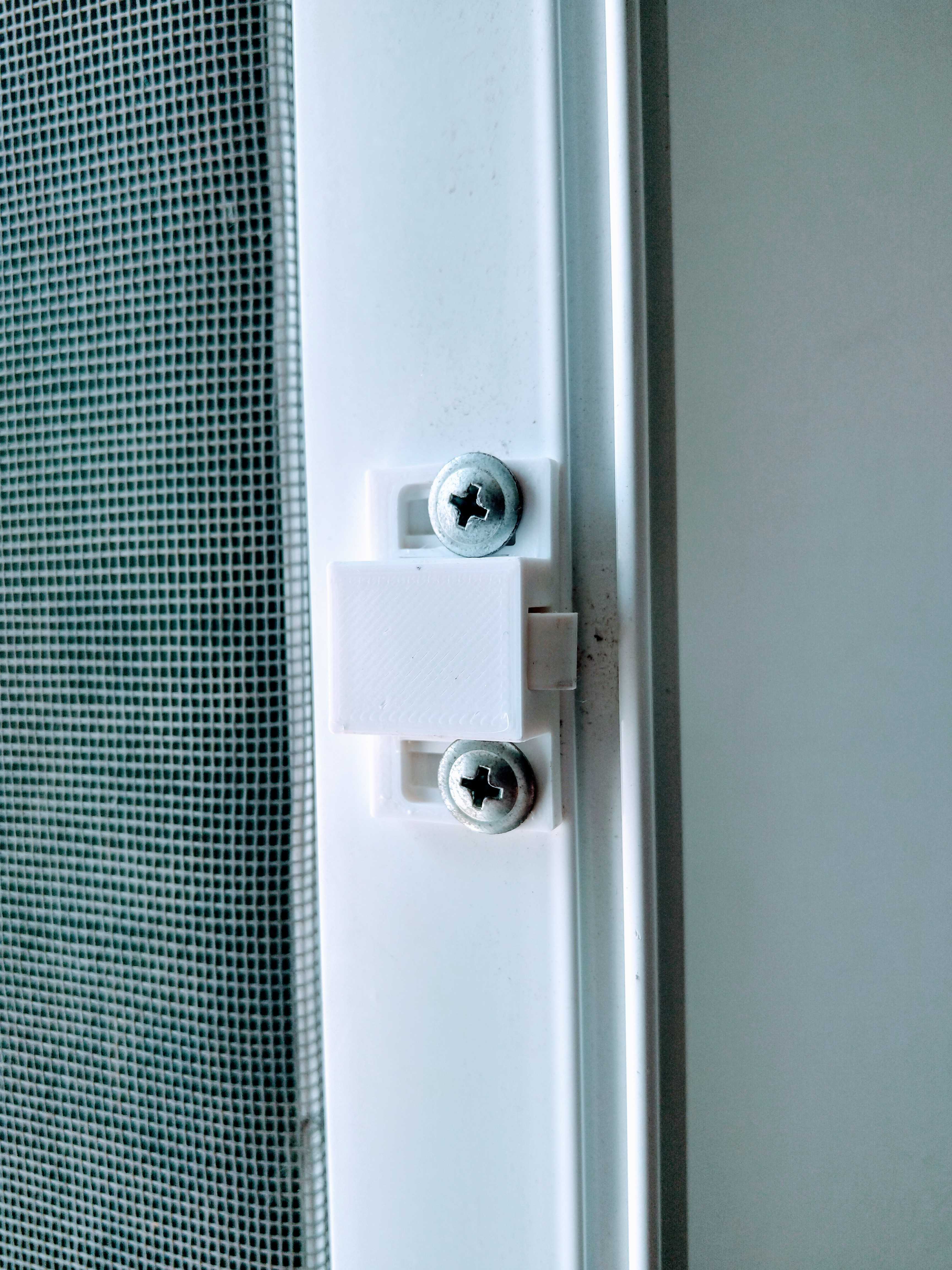Miniatura 2 do modelo 3D Spring-loaded latch
