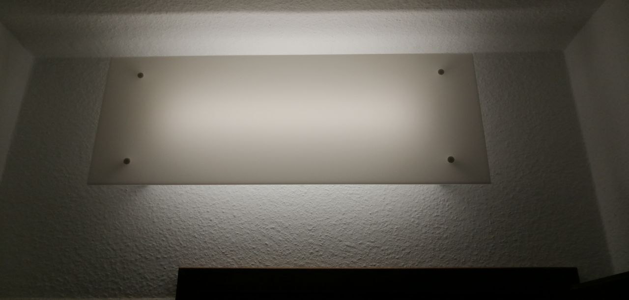 Using a T8 LED tube, for indirect lightning. (Indirekte Beleuchtung mit LED Röhre und Acryl-Glas)