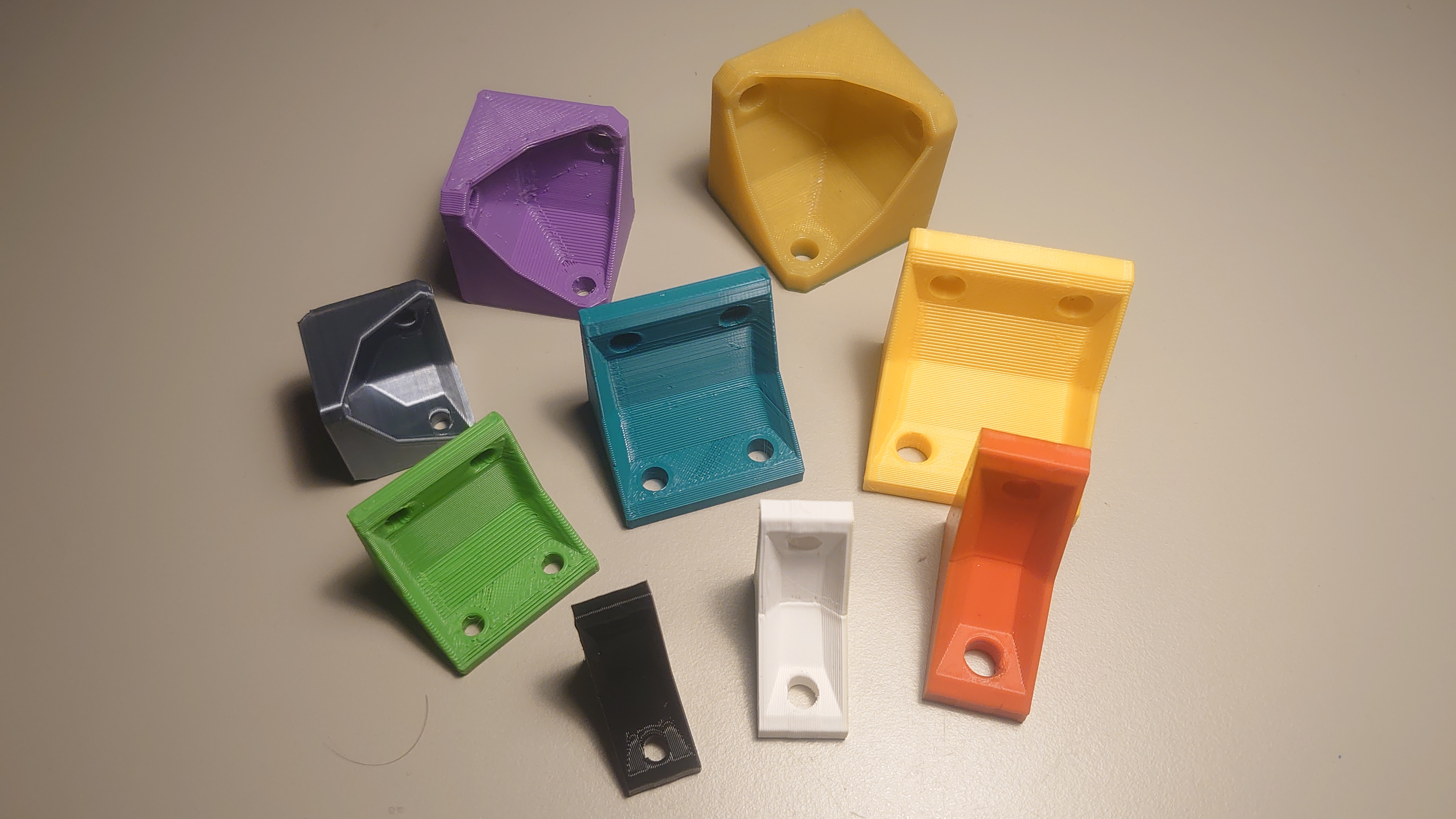 Strong Corner Brackets - multiple variants and sizes, easy to print and free