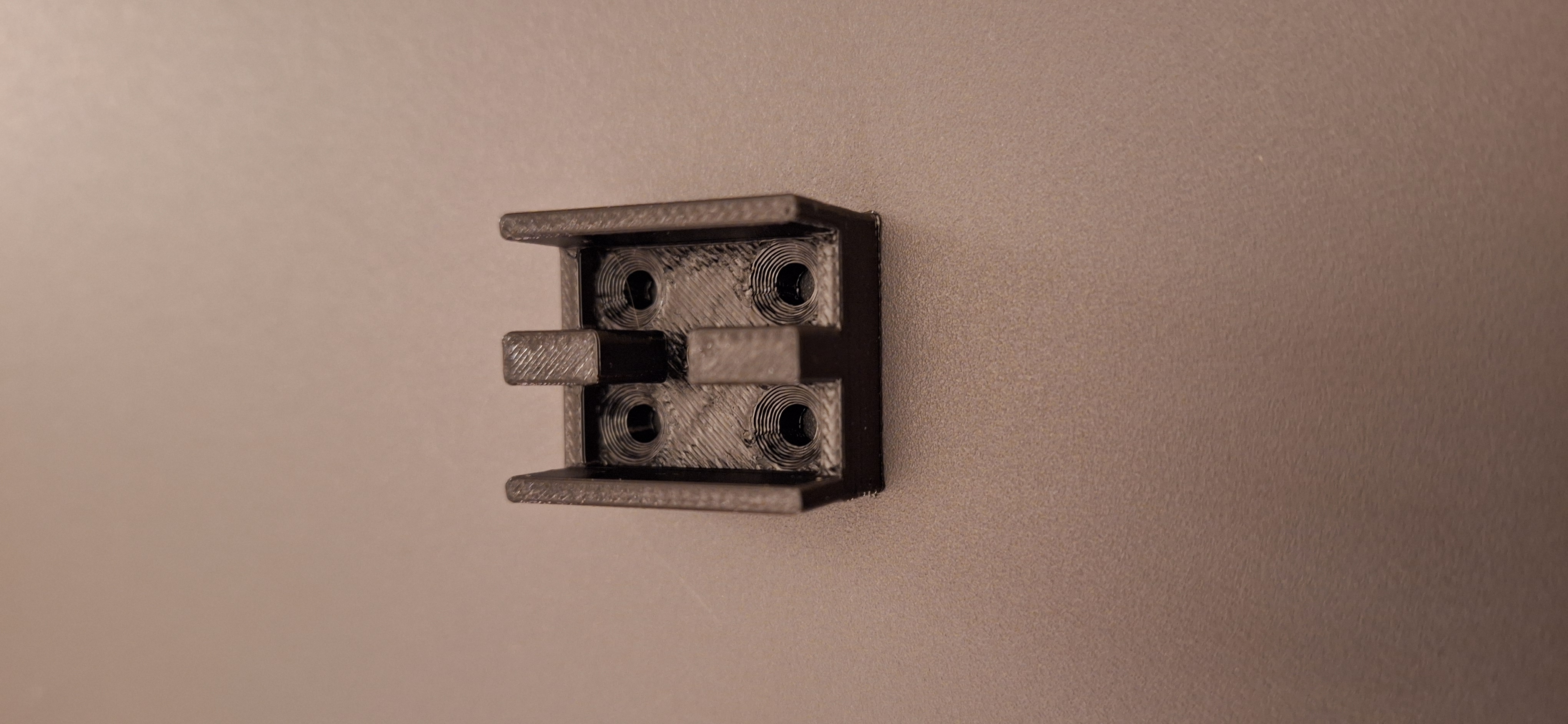 biscuit connector holder with and without front+rear "walls" / Lüsterklemmenhalter mit und ohne "Wände" vorne und hinten