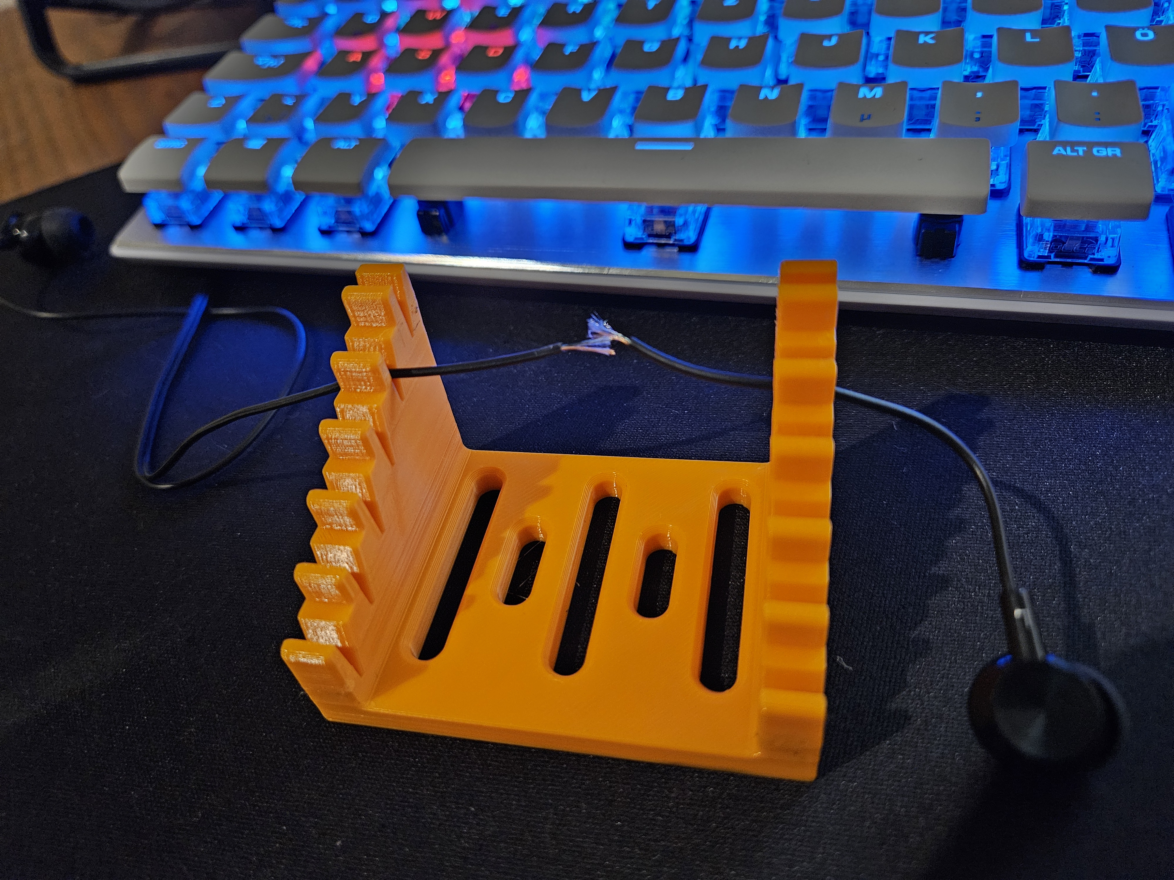 Löthilfe - Helfende Hände - Helping Hands - Cable soldering station