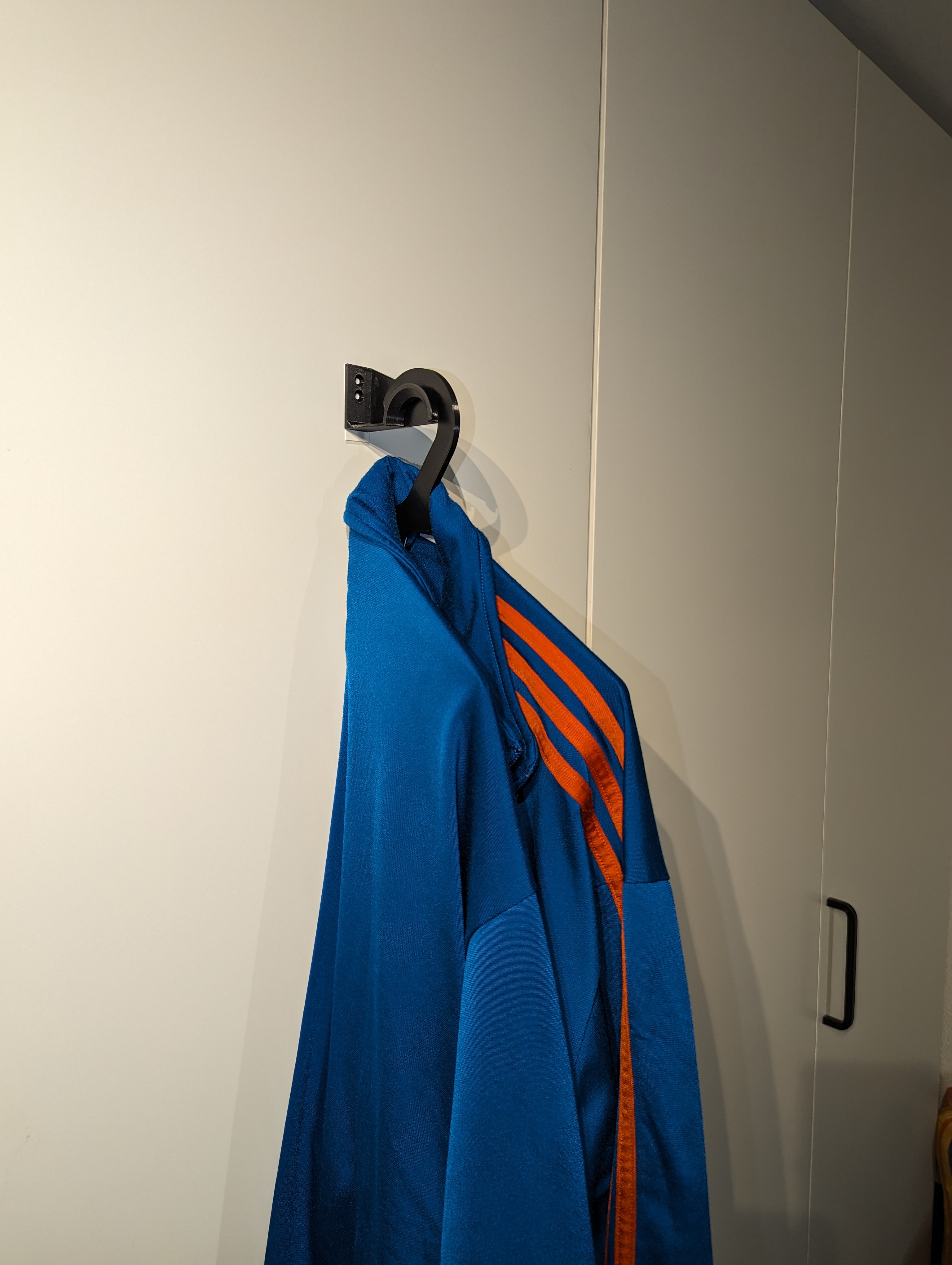 Simone Giertz Makes a Coat Hanger for Coat Hangers 