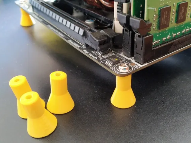 Motherboard feet for desktop use