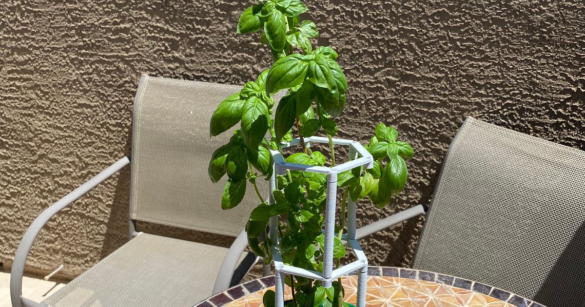 Selfwatering Juice Bottle Planter by br4in Download free STL model