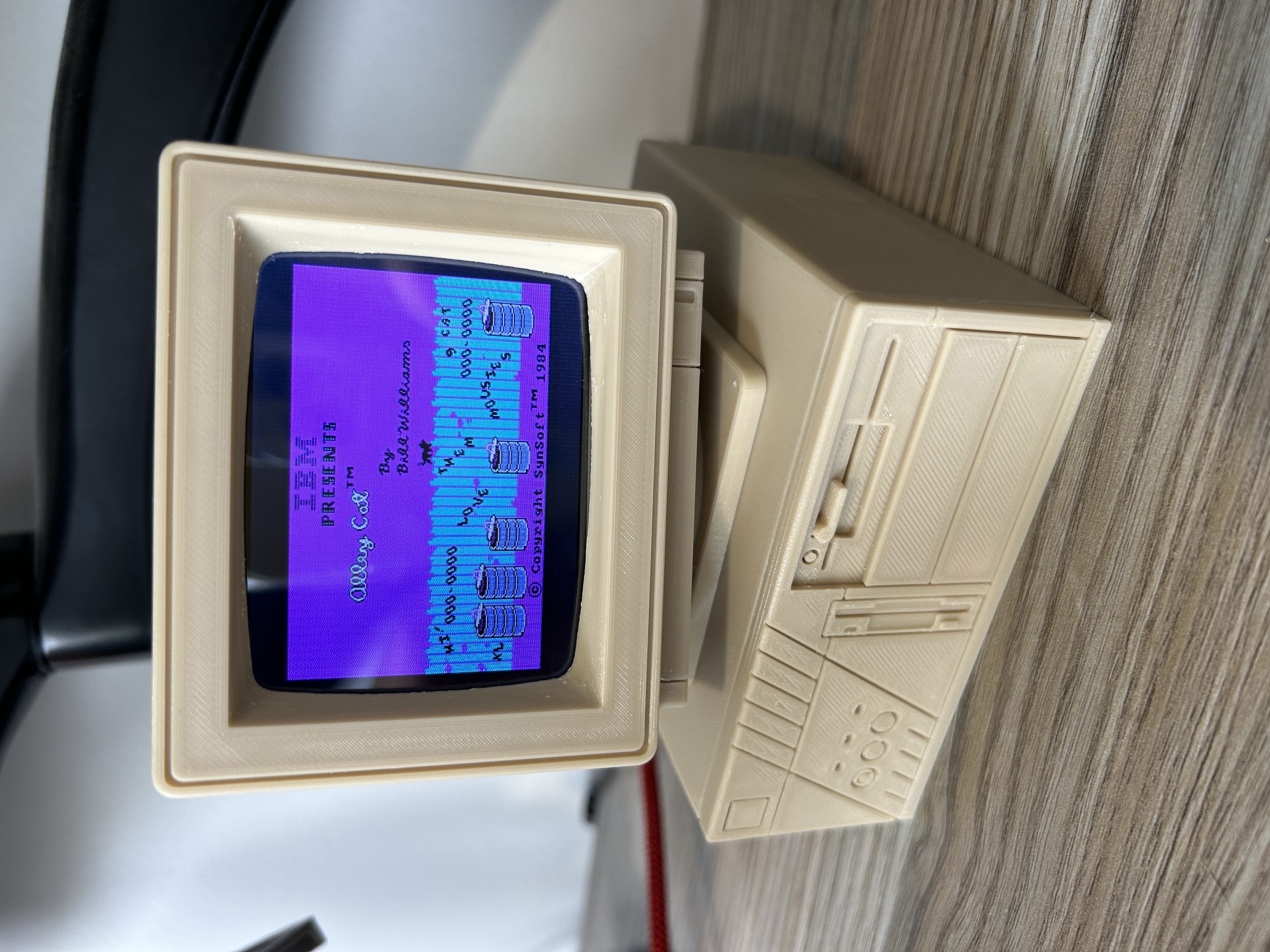 Miniatura 10 do modelo 3D Retro Desktop PC Raspberry Pi case