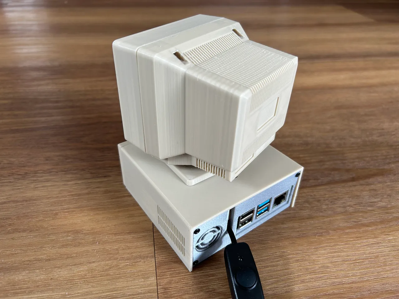 Retro Desktop PC Raspberry Pi case by fantasticmrdavid | Download free ...