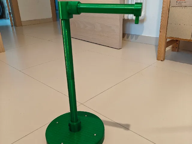 Free standing toilet paper holder