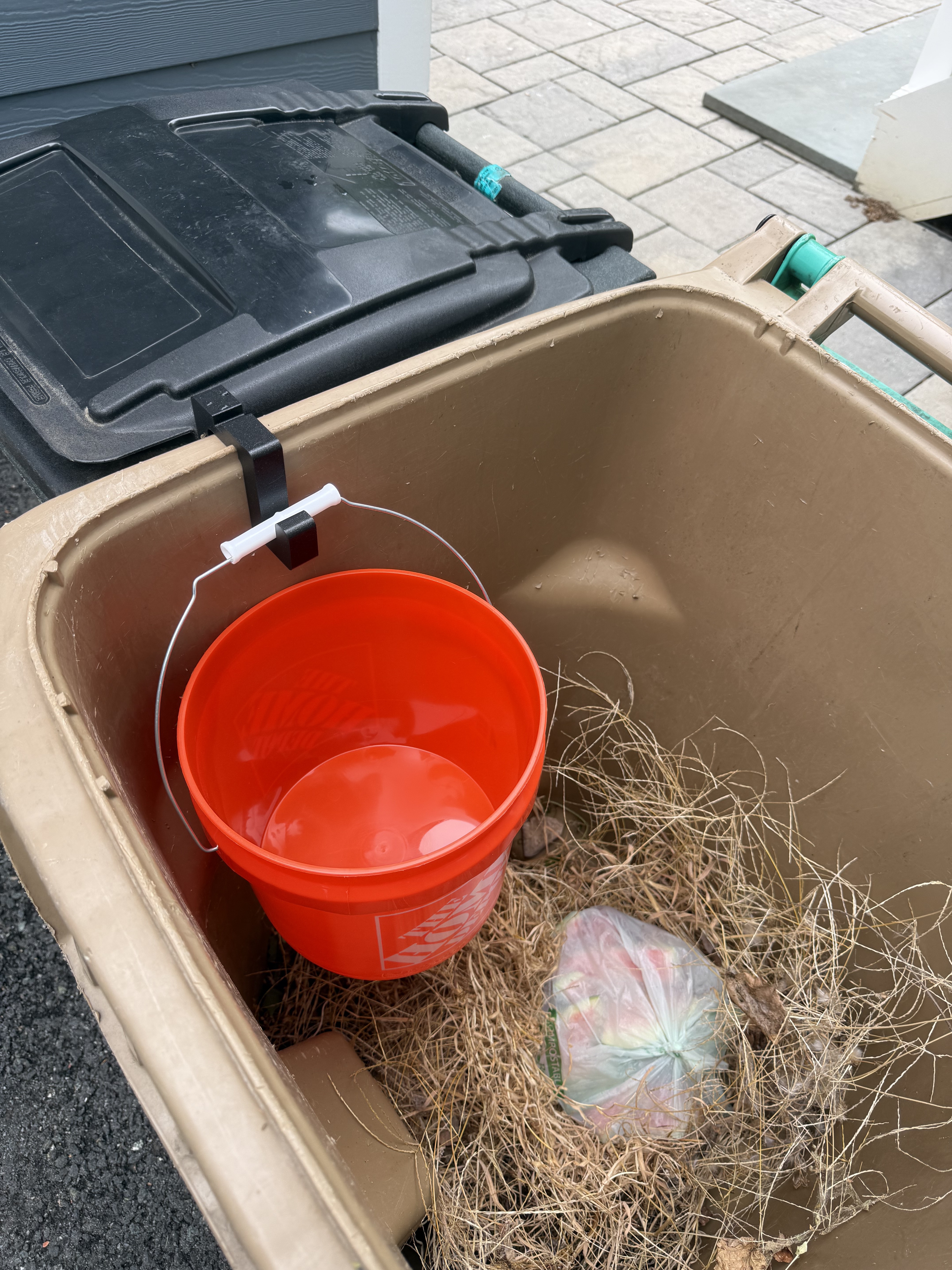 96-Gallon Trash Can Hook