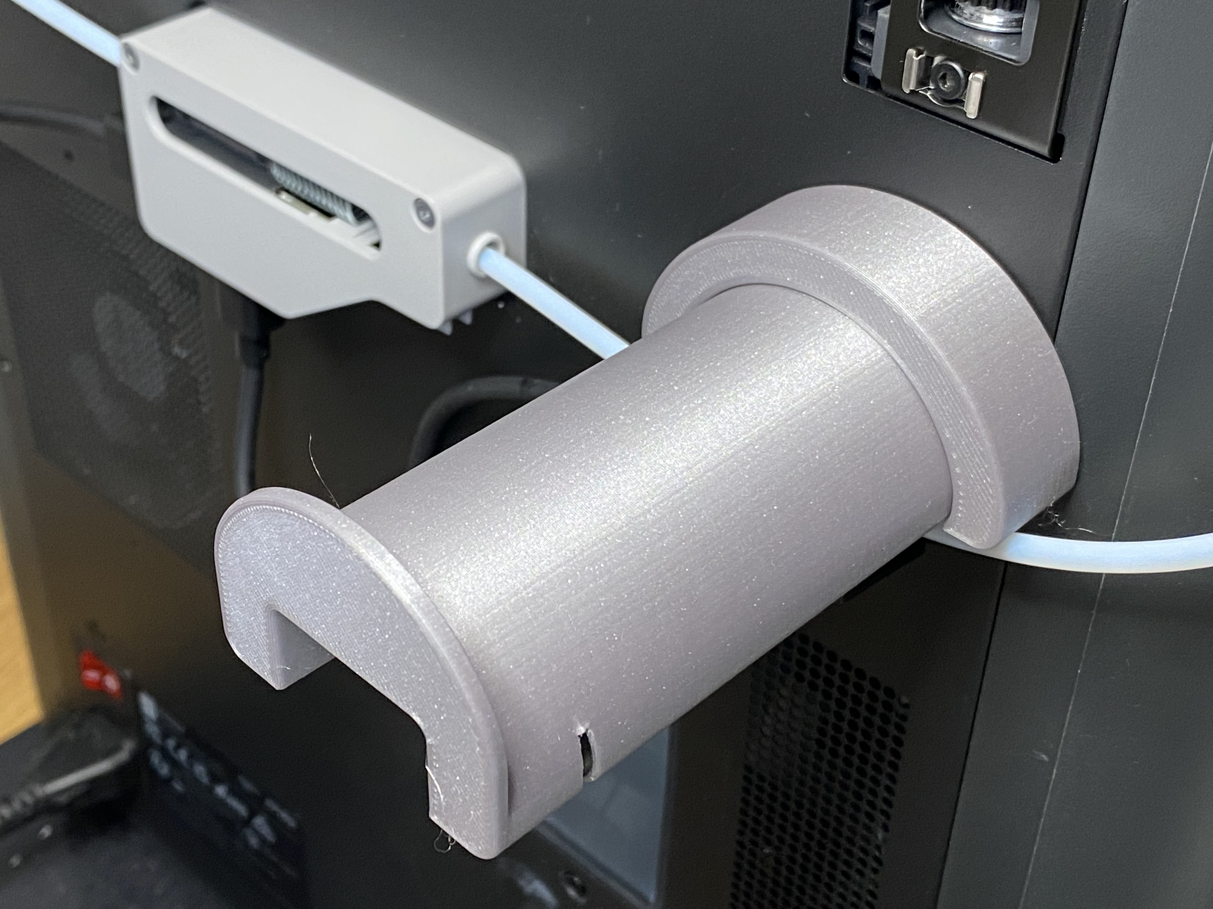 Bambu P1S & X1C Spool Holder Adapter for Wider Spools. Clips on - No Tools Required