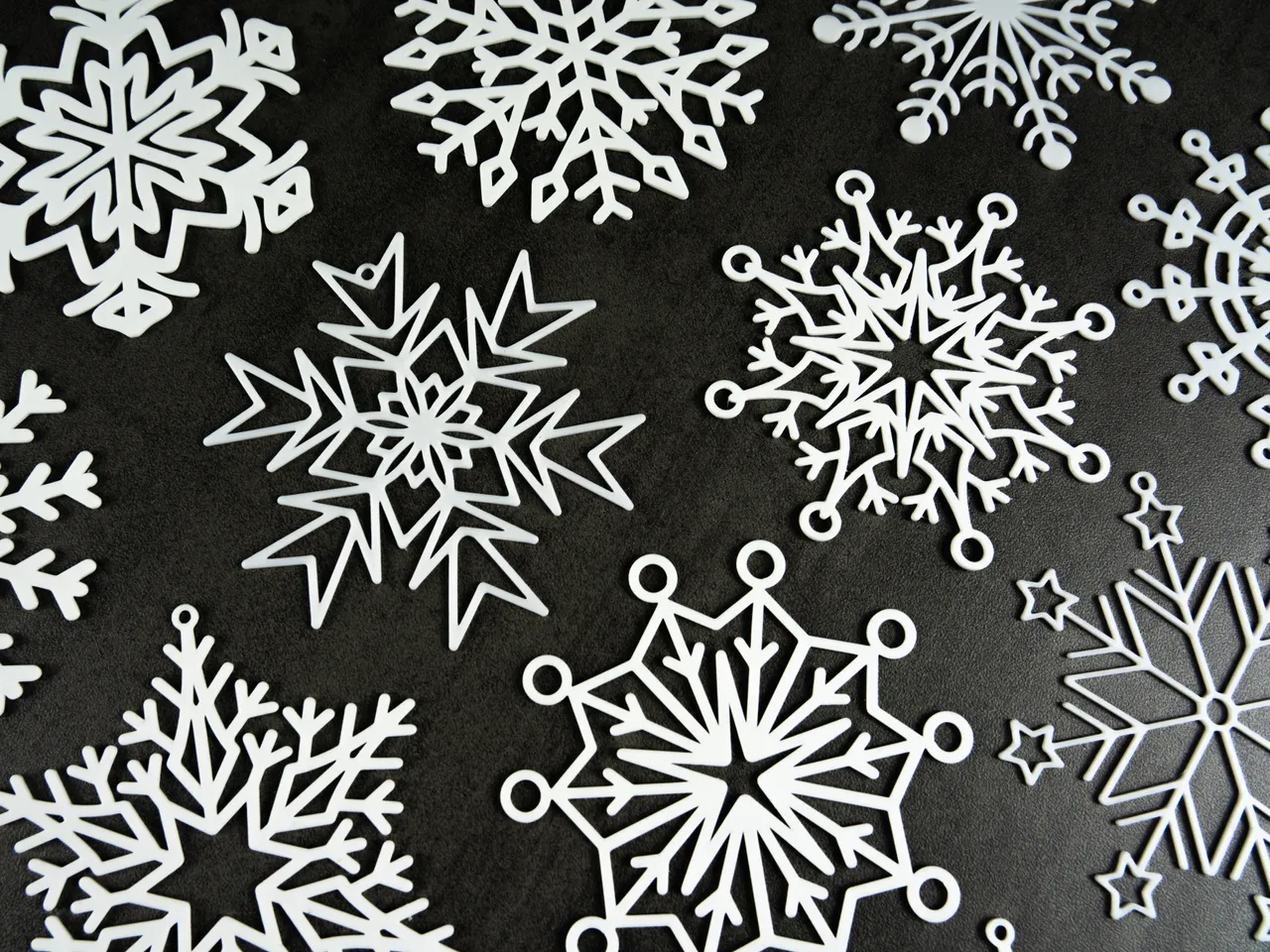 30 Small snowflake collection with hanging loop / Kolekce malých sněhových  vloček s očky / Schneeflocken by Craftswoman.cz, Download free STL model