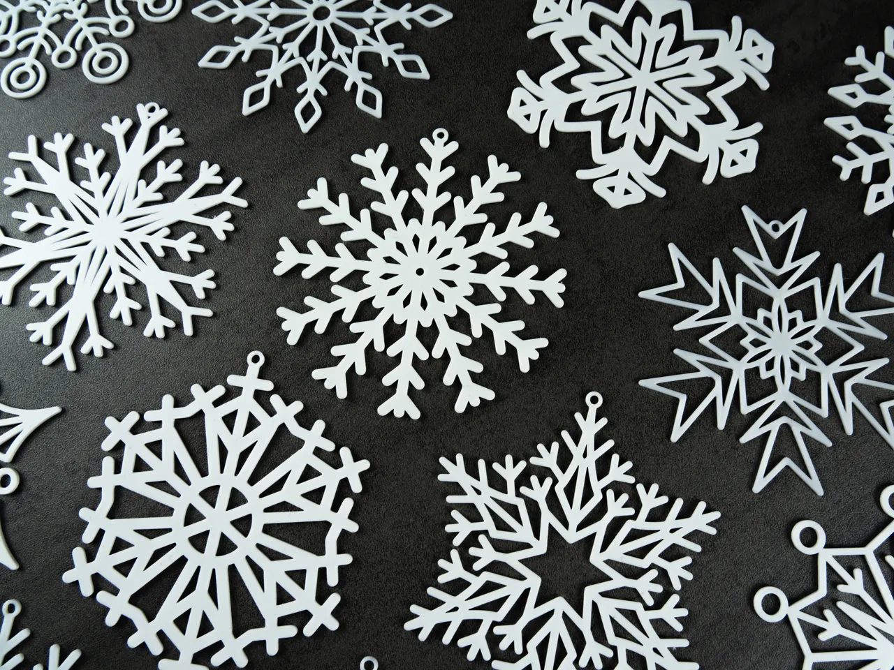 25 Mini snowflake collection with hanging loop / Kolekce malých