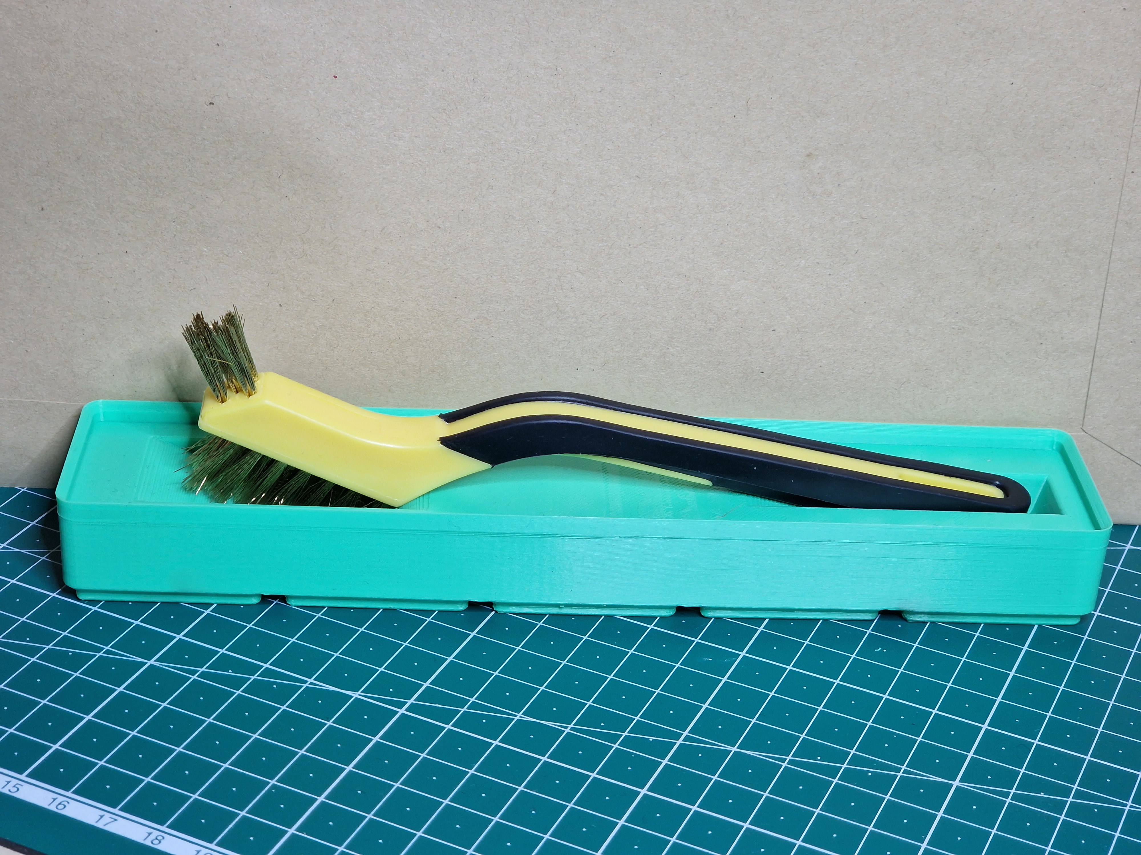 Brush holder 1x5 for Gridfinity 3D model thumbnail