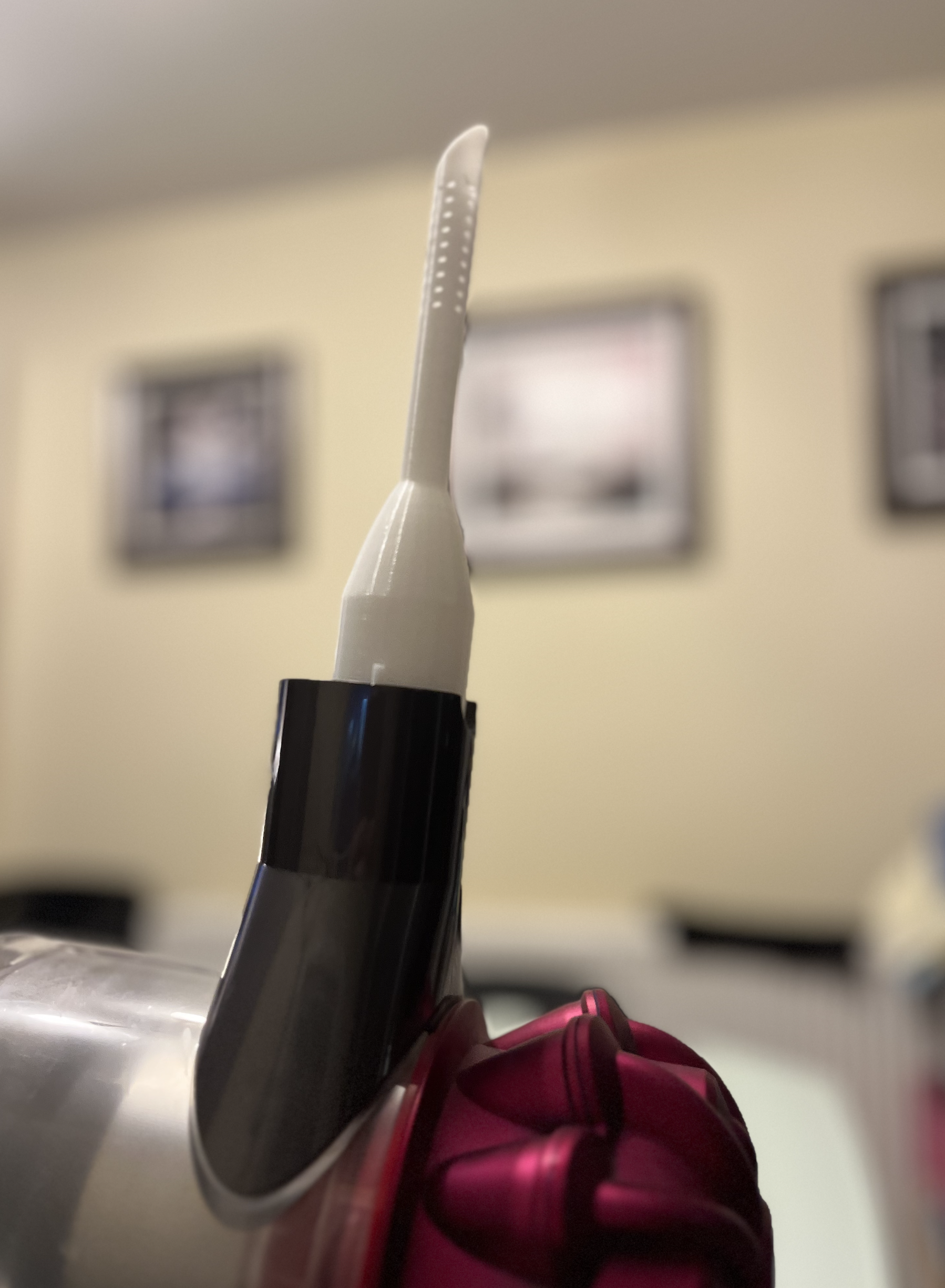 Dyson thin crevice nozzles