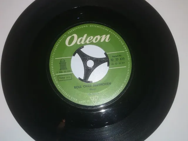 Vinyl Spacer