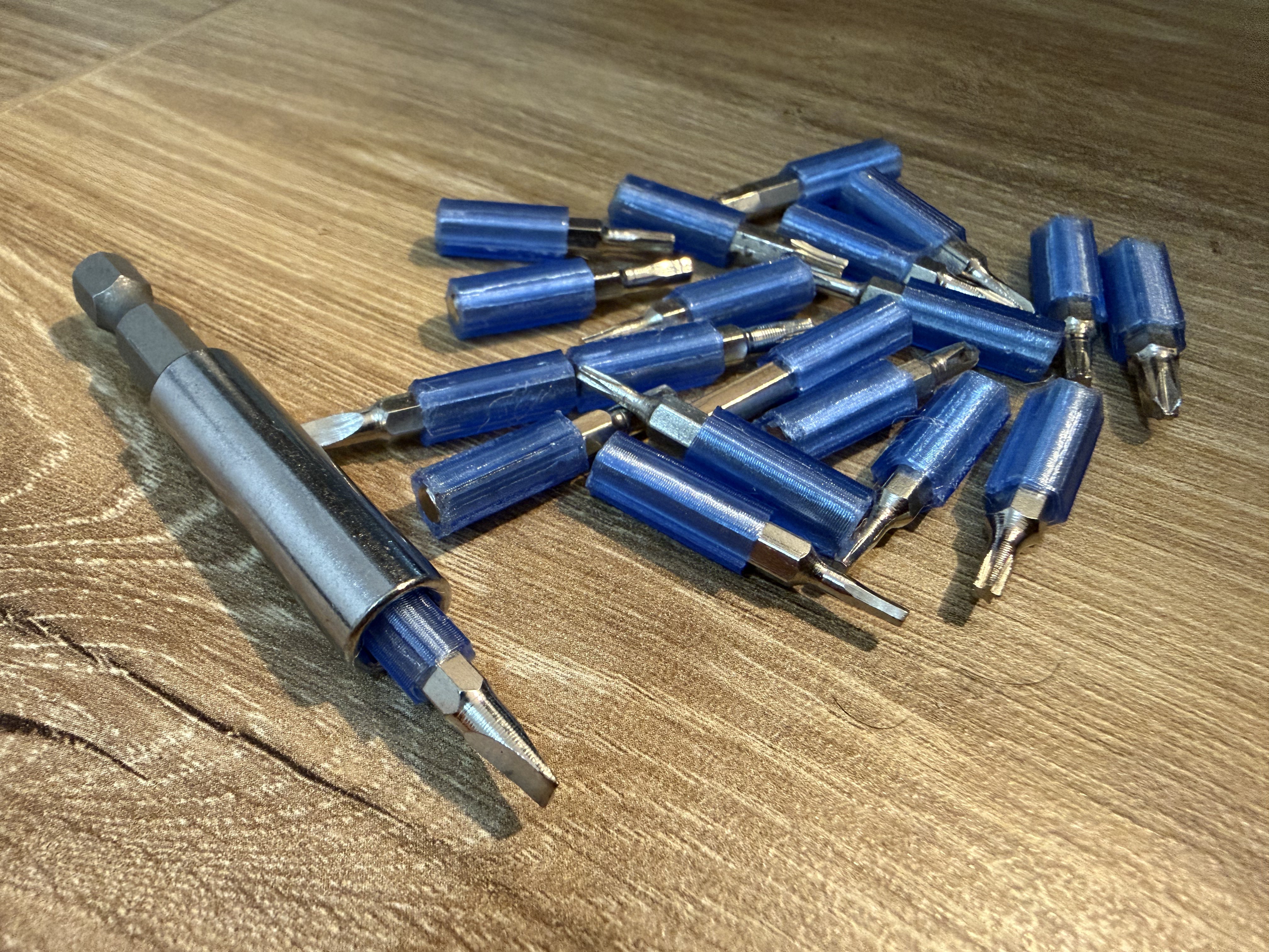 Small bit adaptor