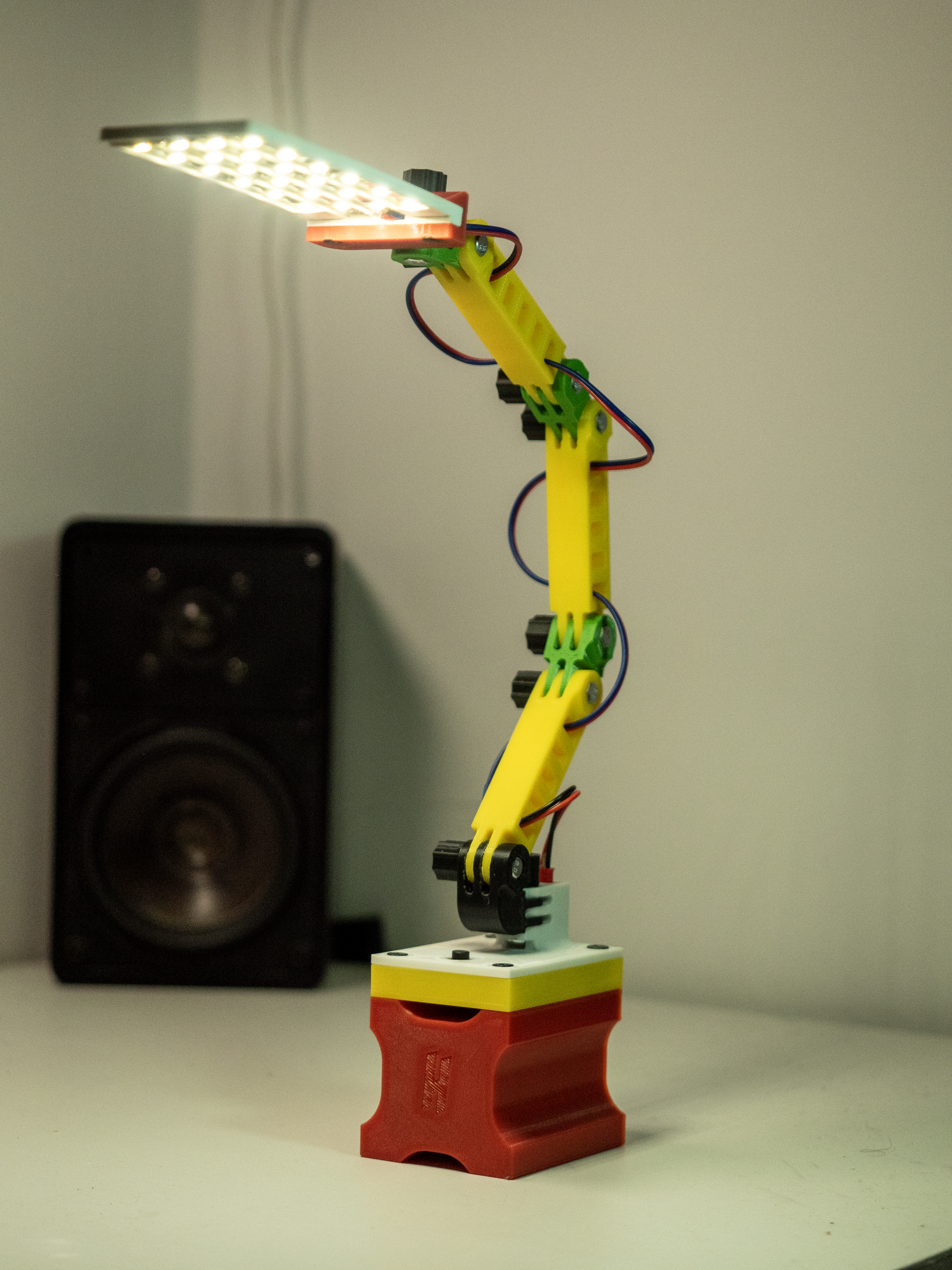 Articulated Portable Desk Lamp 18650 V2