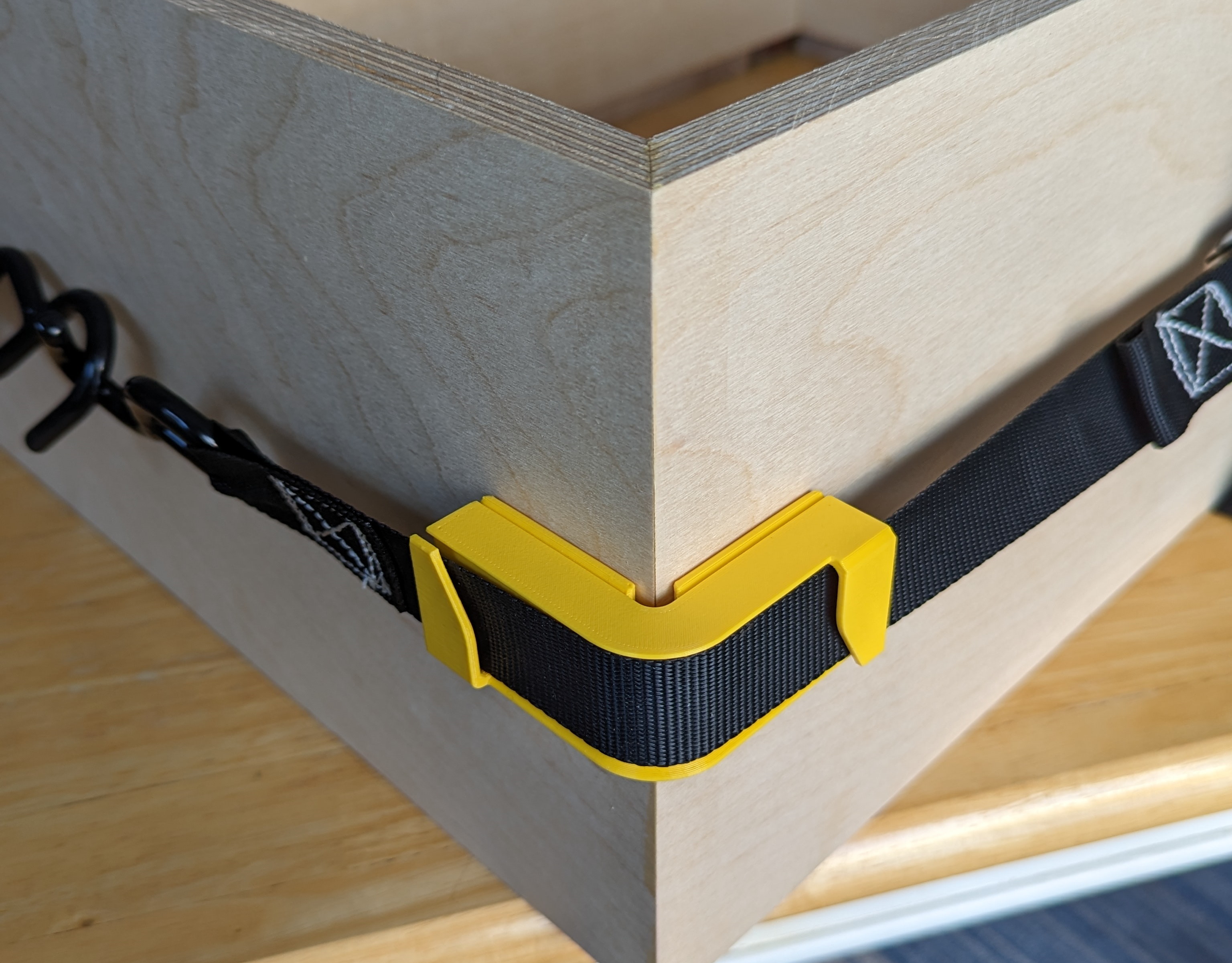 Corner Strap Clamp by hFlash Download free STL model