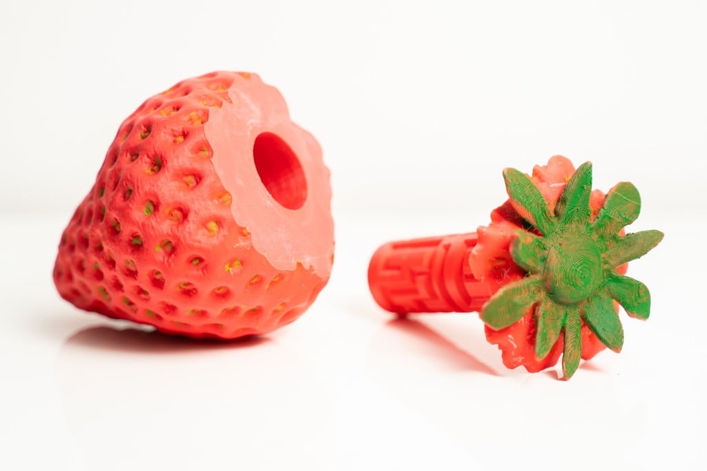 Strawboxy: a Strawberry Labyrinth Gift Box