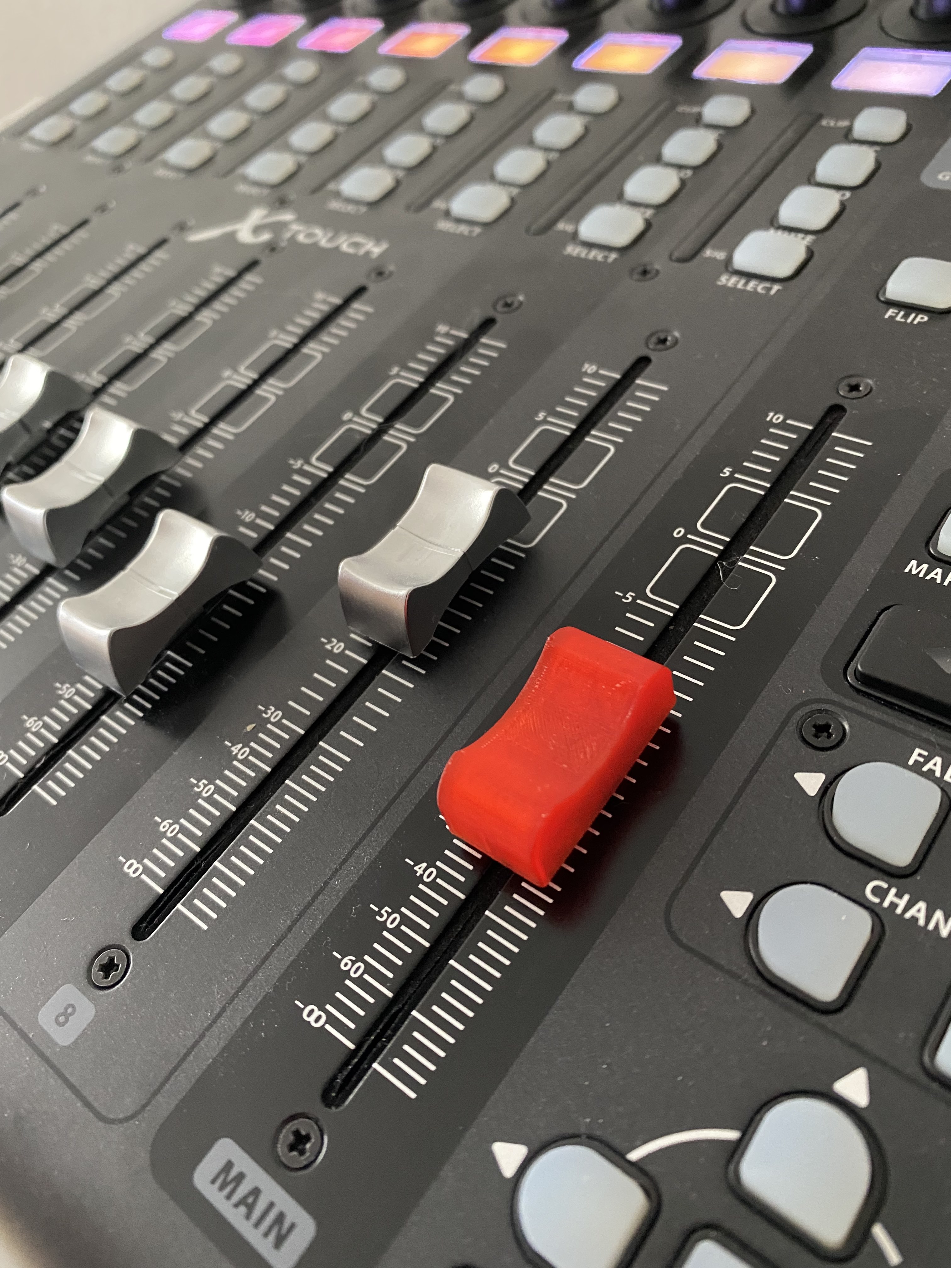 Behringer X-Touch Faderknopf