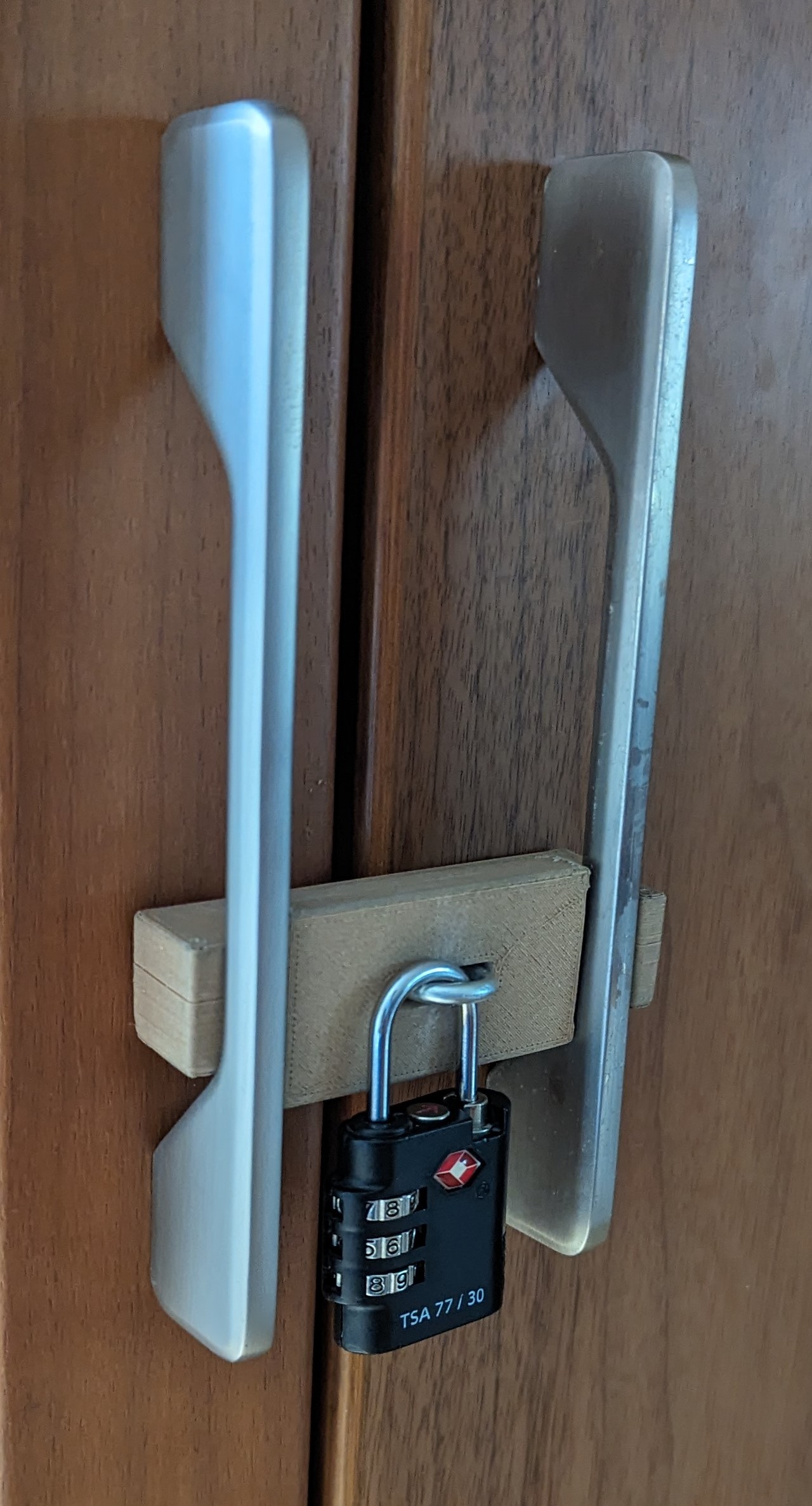 Latch for closet (parametric)