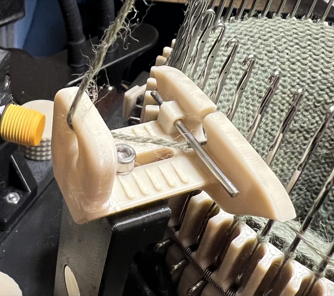 CSM yarn carrier guide with slots and guide rod by pandel Download