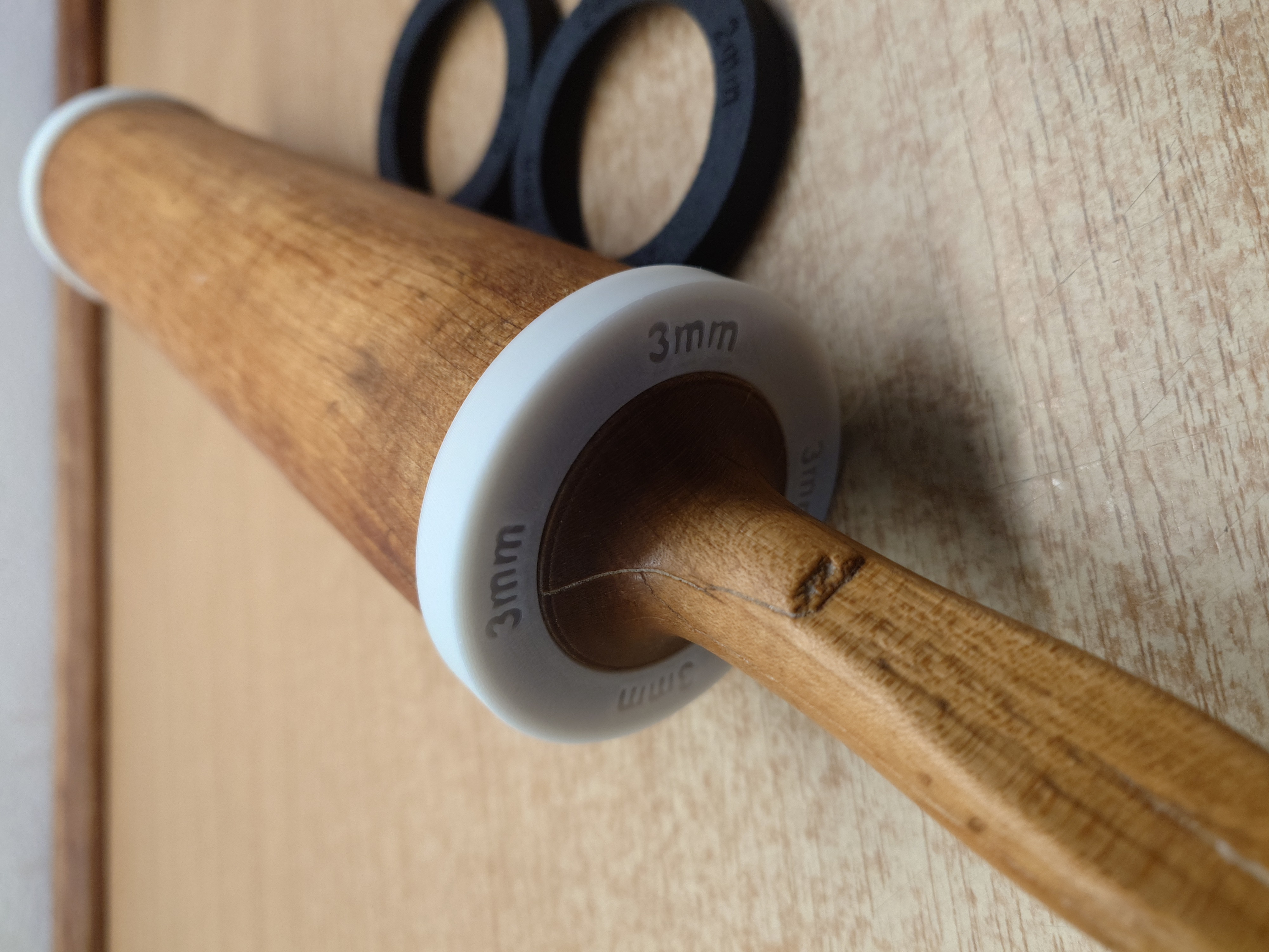 Rolling pin spacer