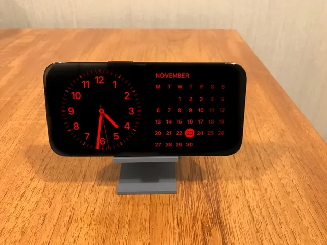 iPhone 14 Pro Stand