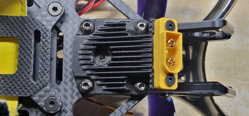 SpeedyBee Bee35 front XT60E-M mount