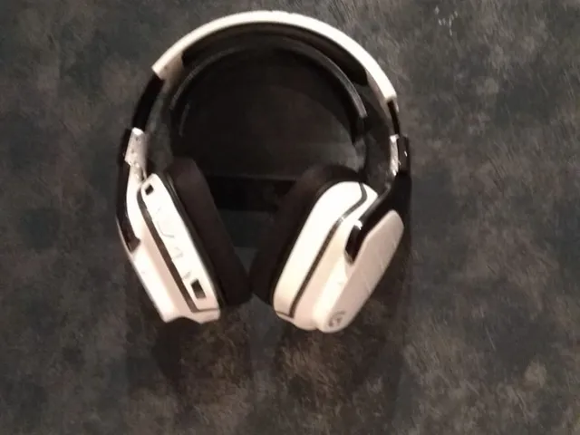 Headphones holder