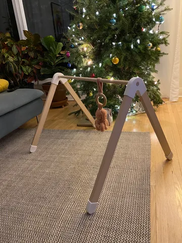 Minimalist baby play gym - DIY