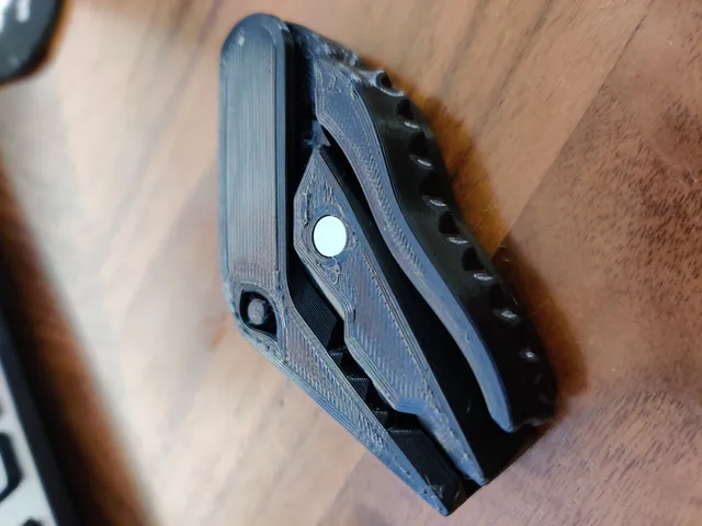 Dino-Clip with Hole for Magnet