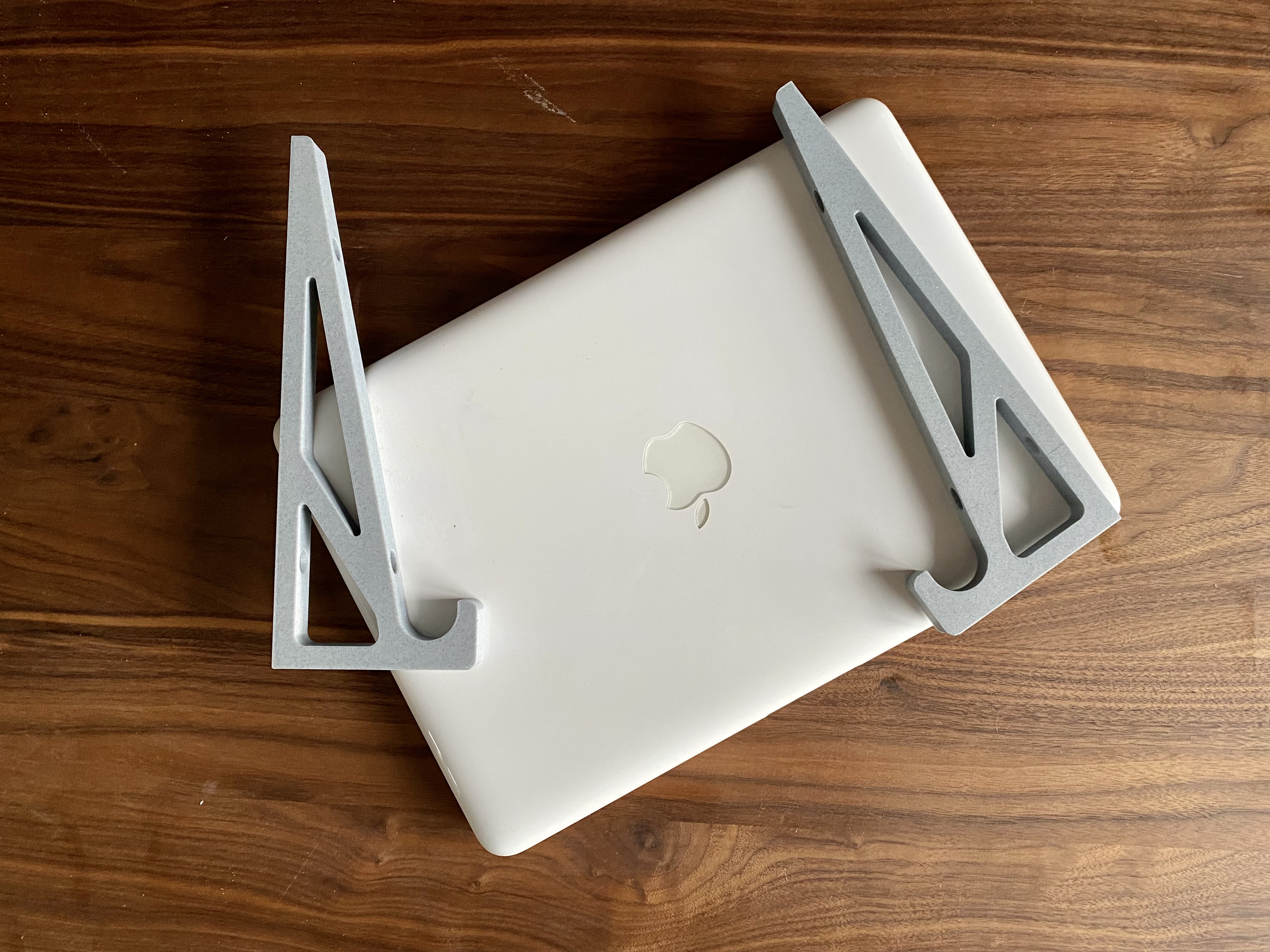 MacBook White Unibody wall mount