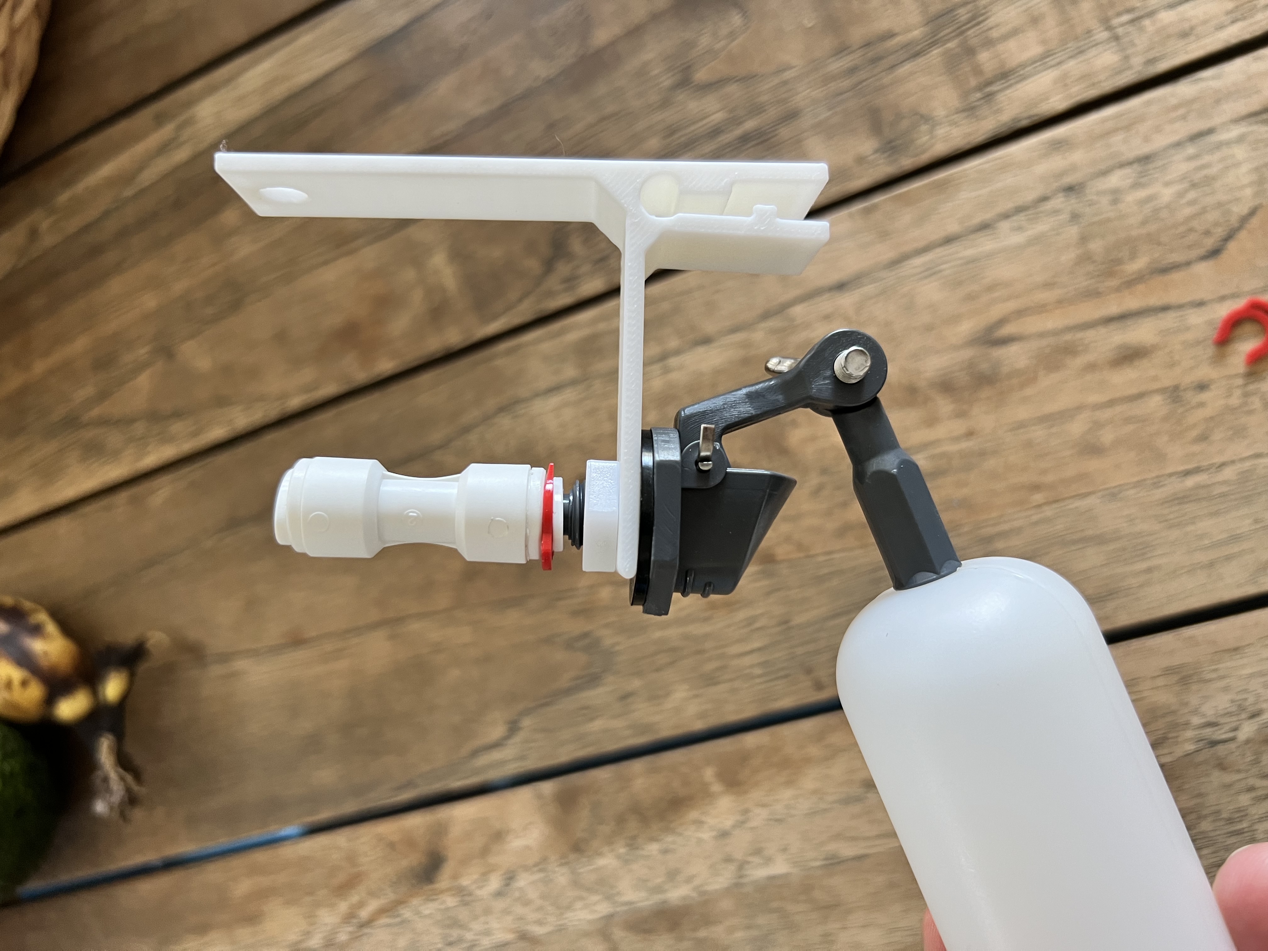 Miniatura 5 do modelo 3D RO Float Valve Adapter