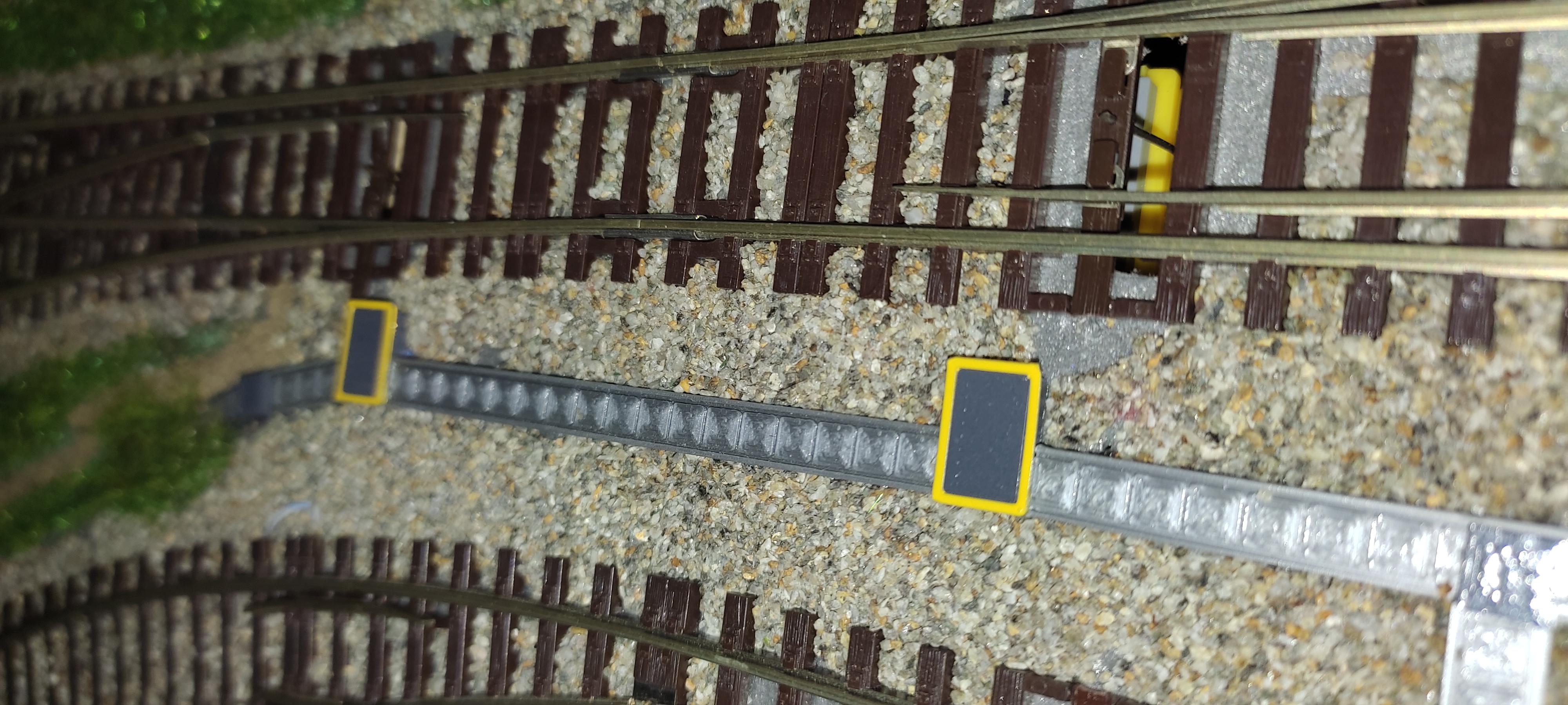 elektromagnetický přestavník vyhýbky H0 - atrapa
