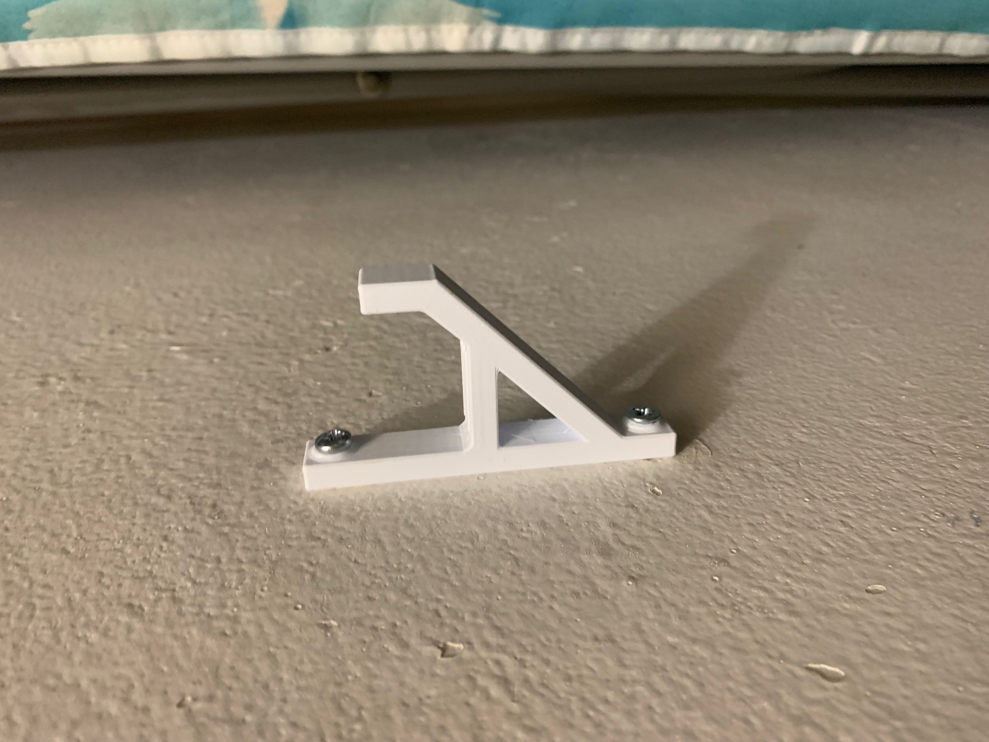 Miniatura 3 do modelo 3D Basic rugged wall hook