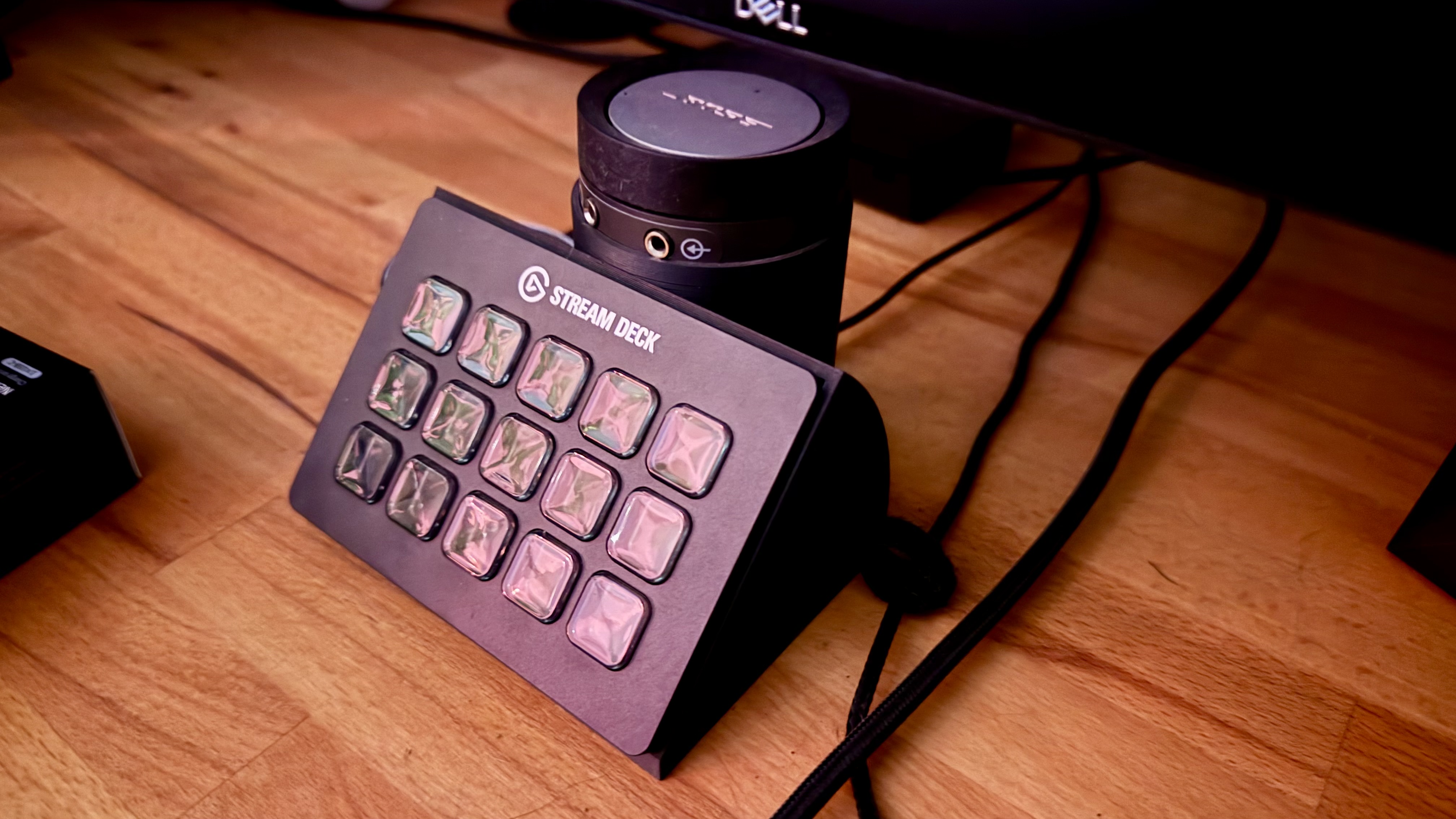 Streamdeck desktop stand with mount for Bose Speaker Remote