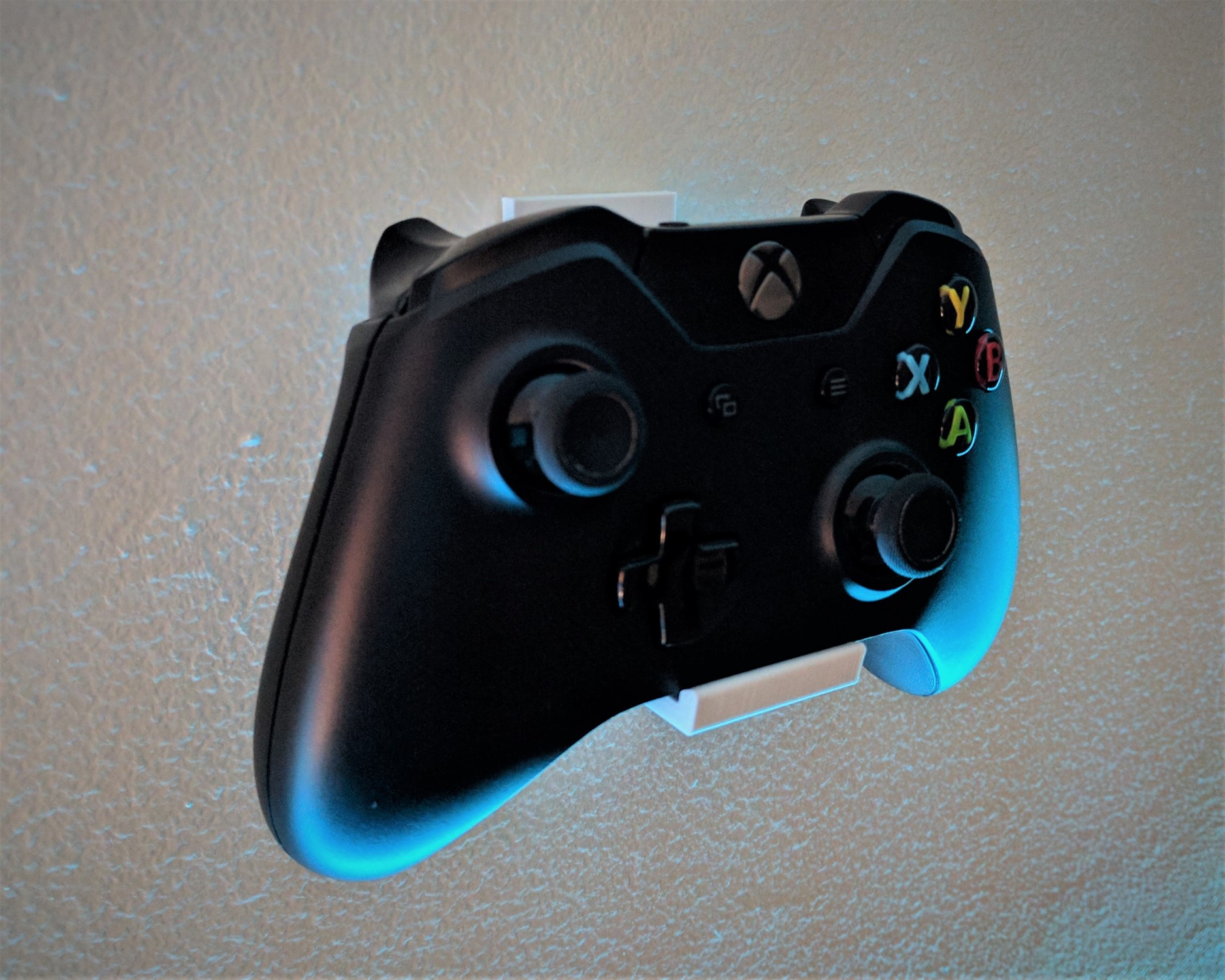 Xbox one controller mount with wall mounting holes by Rakanishyu
