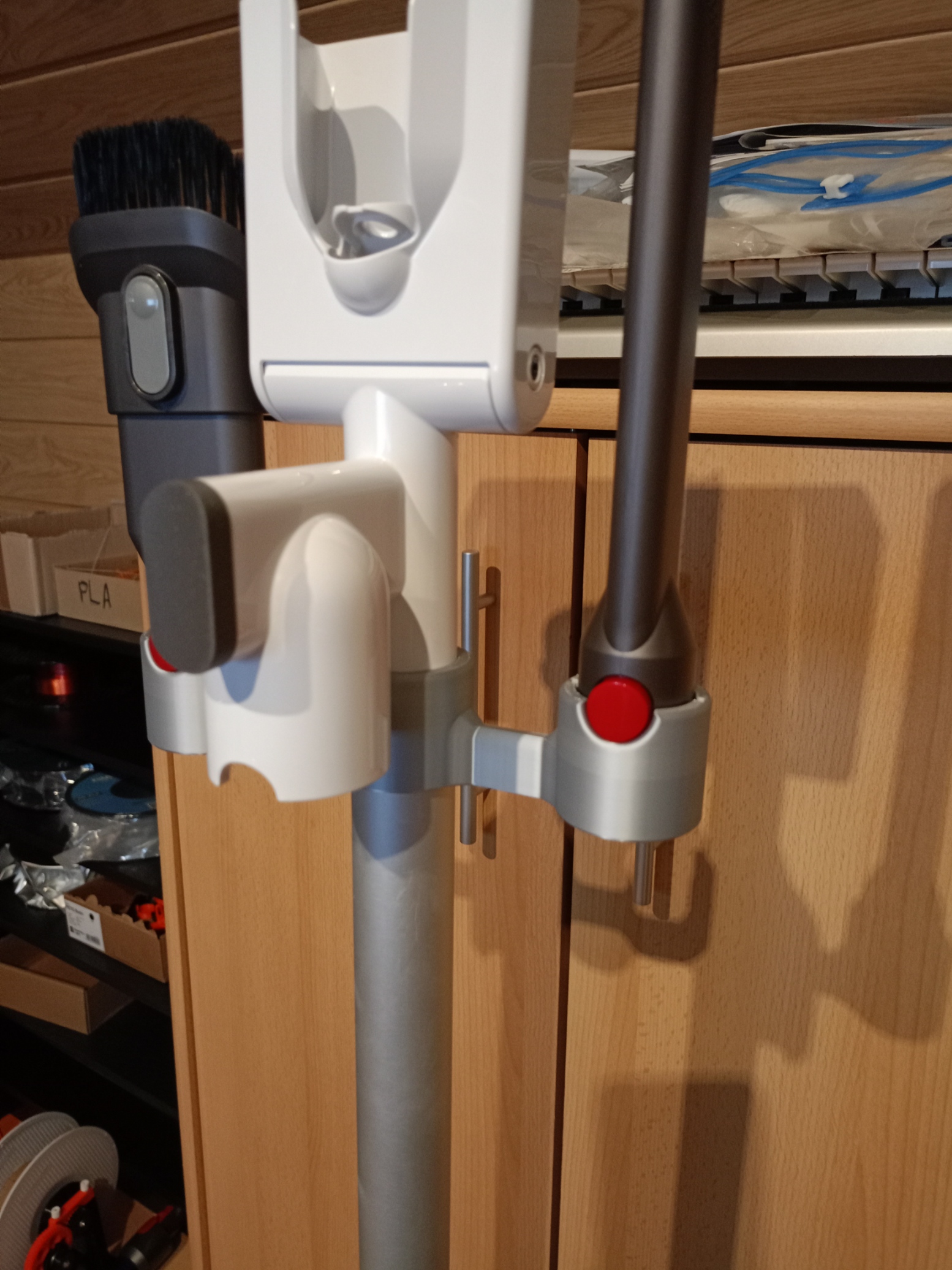 Dyson tool holder “Grab and Go Dok” (V11, V15) by Andys1957 Download