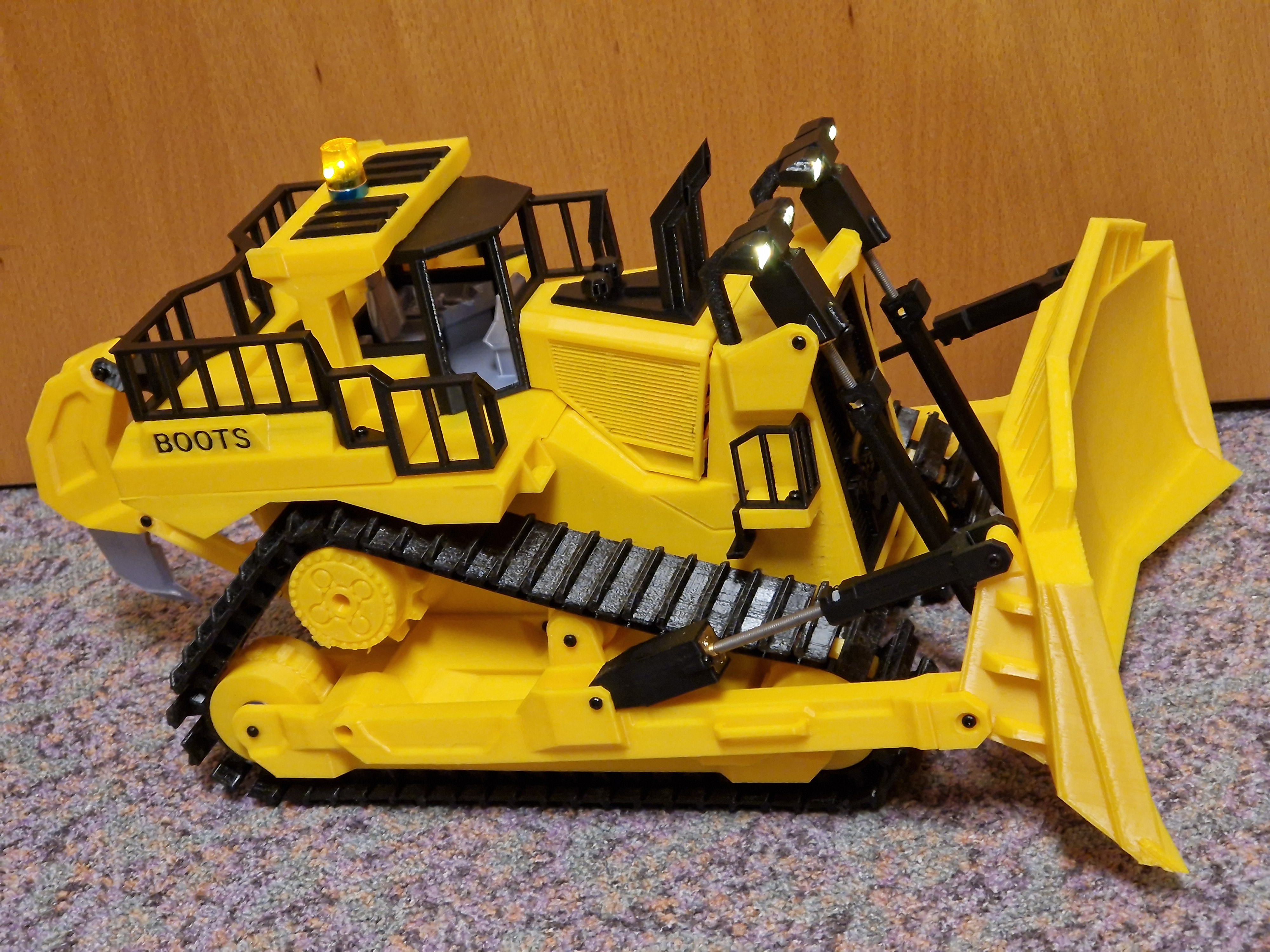 Rotating beacon for RC dozer