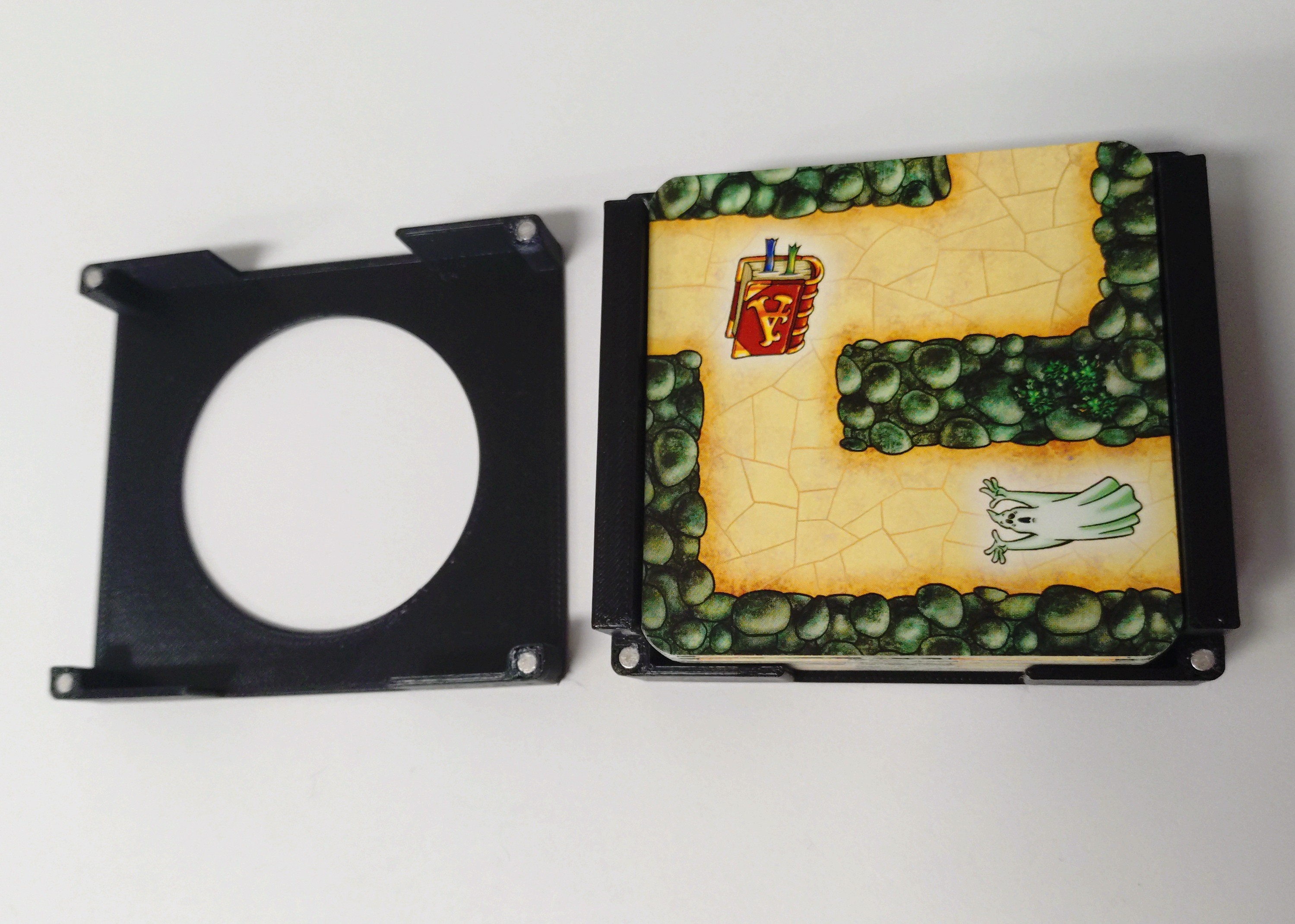 Miniatura 2 do modelo 3D Labyrinth Card Game Box