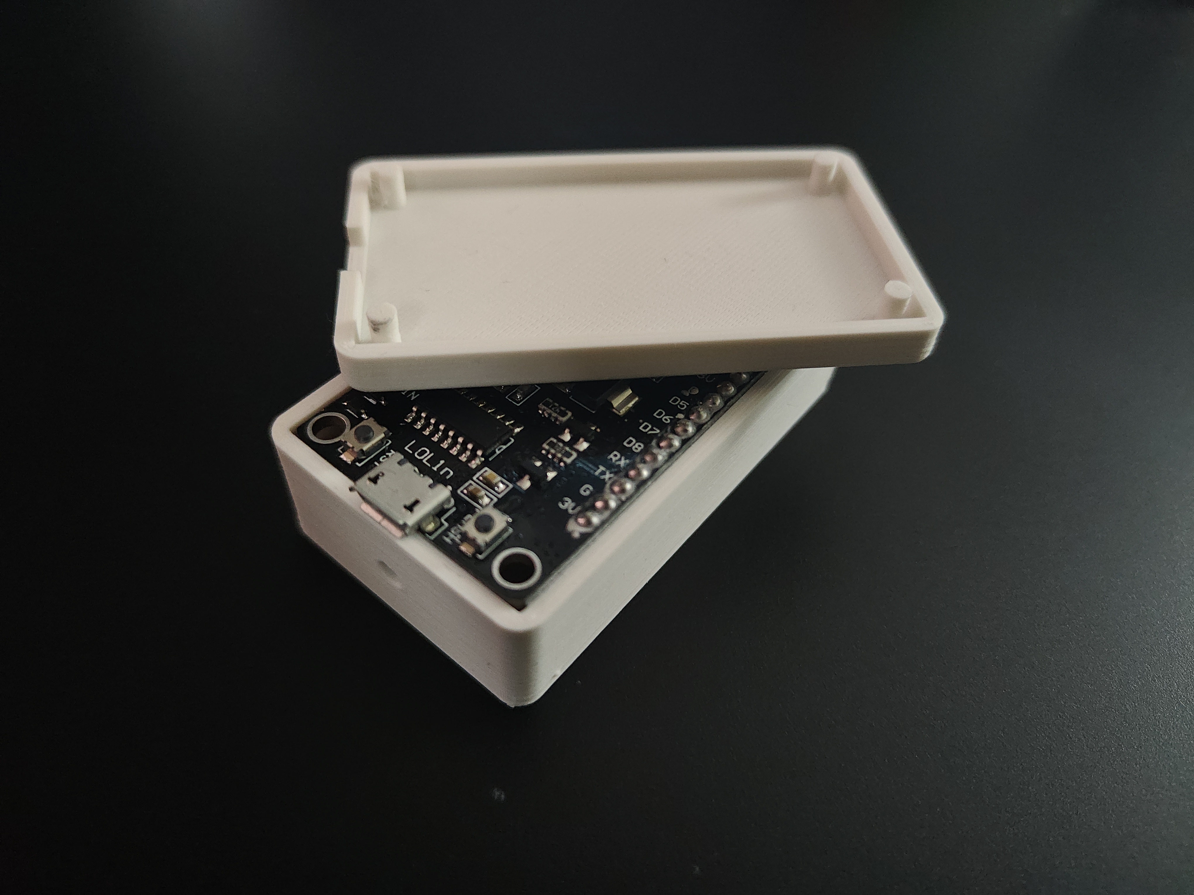Small project box for LOL1n - ESP8266 (NodeMCU Lolin V3)