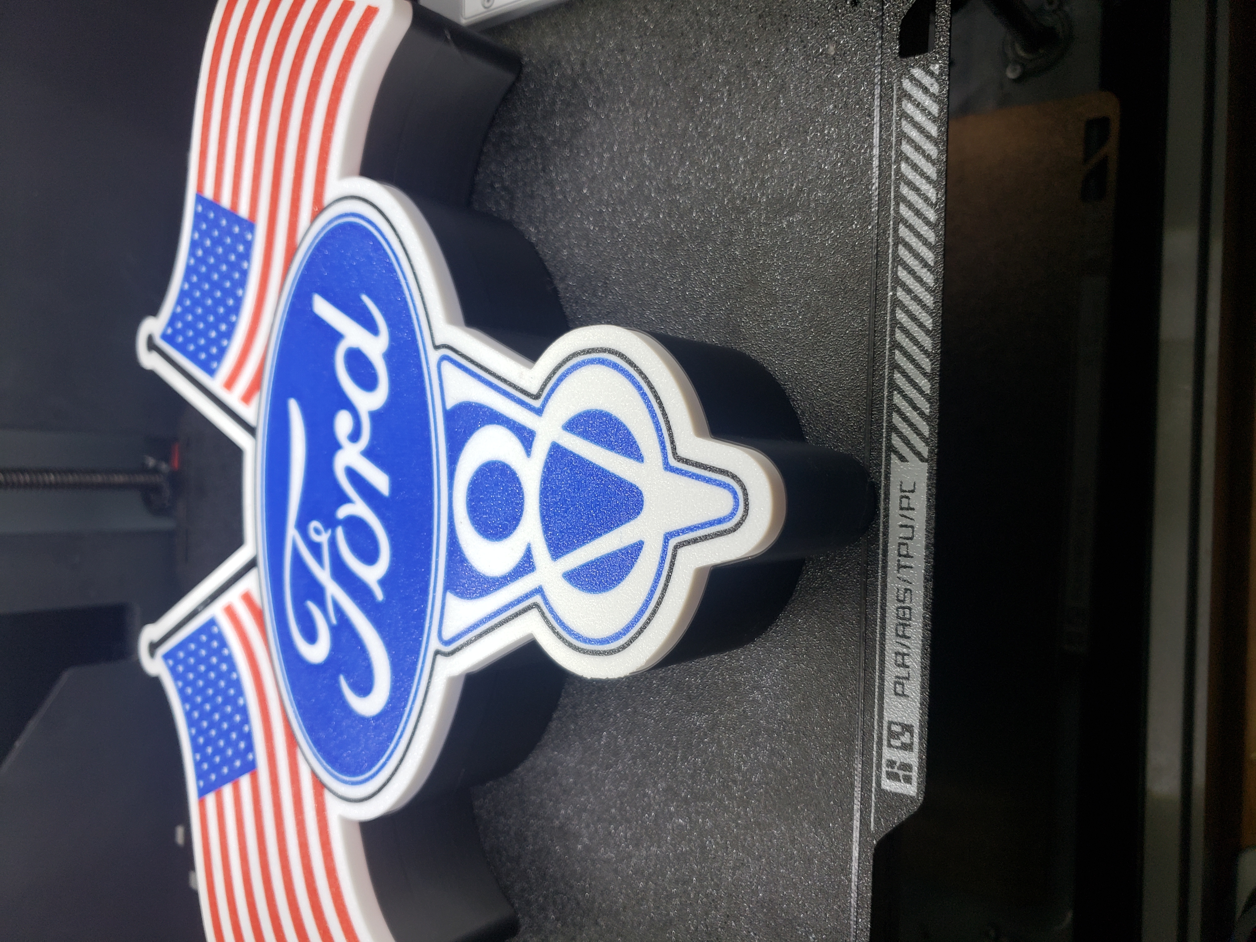 Ford Emblem V8 Lightbox