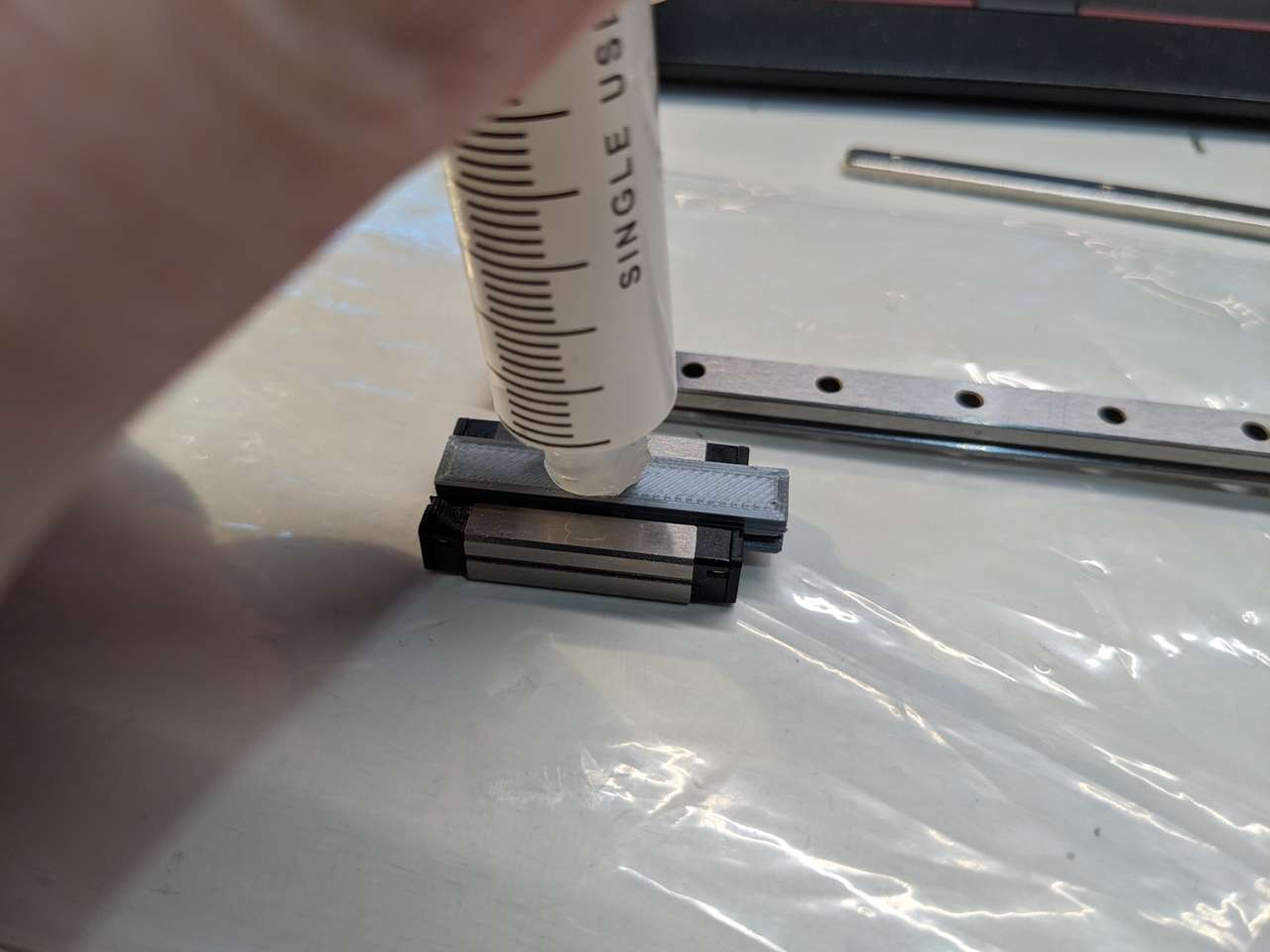 7H Linear Rail Bearing Guide and greaser by MTek Download free STL