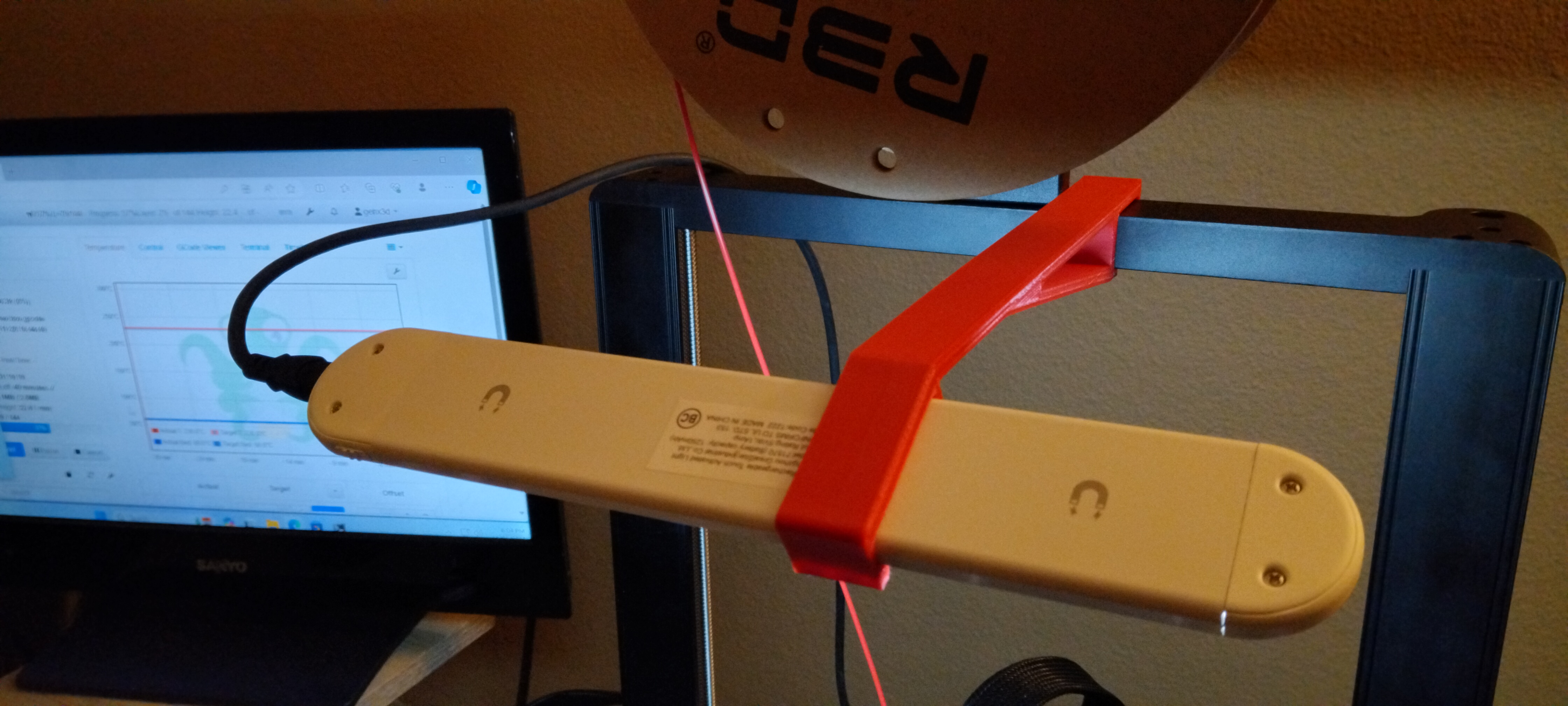 Remix of Creality Ender 3 V3 SE angled light stand with a clip added