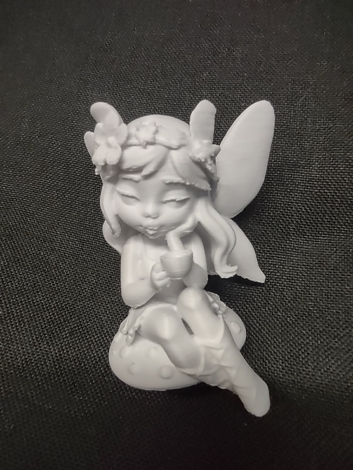 Fairy with a Cup in Hand on a Mushroom Magical Garden Statue — miniatura 3