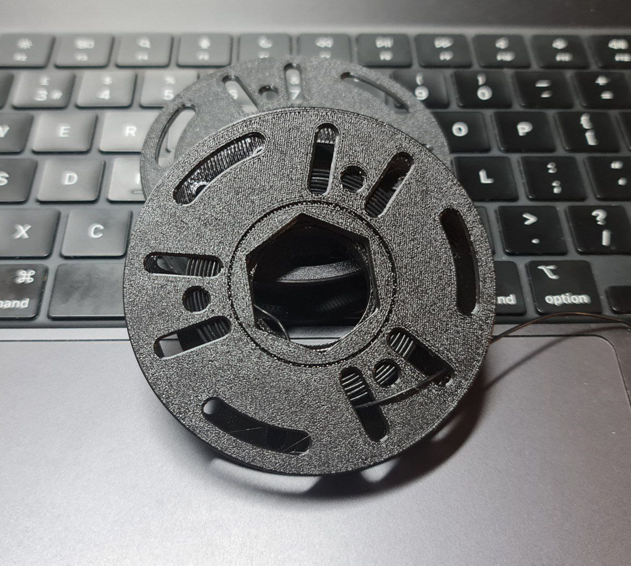 Miniatura 3 do modelo 3D Cable Spool Holder Gridfinity - 1/3 wide spool