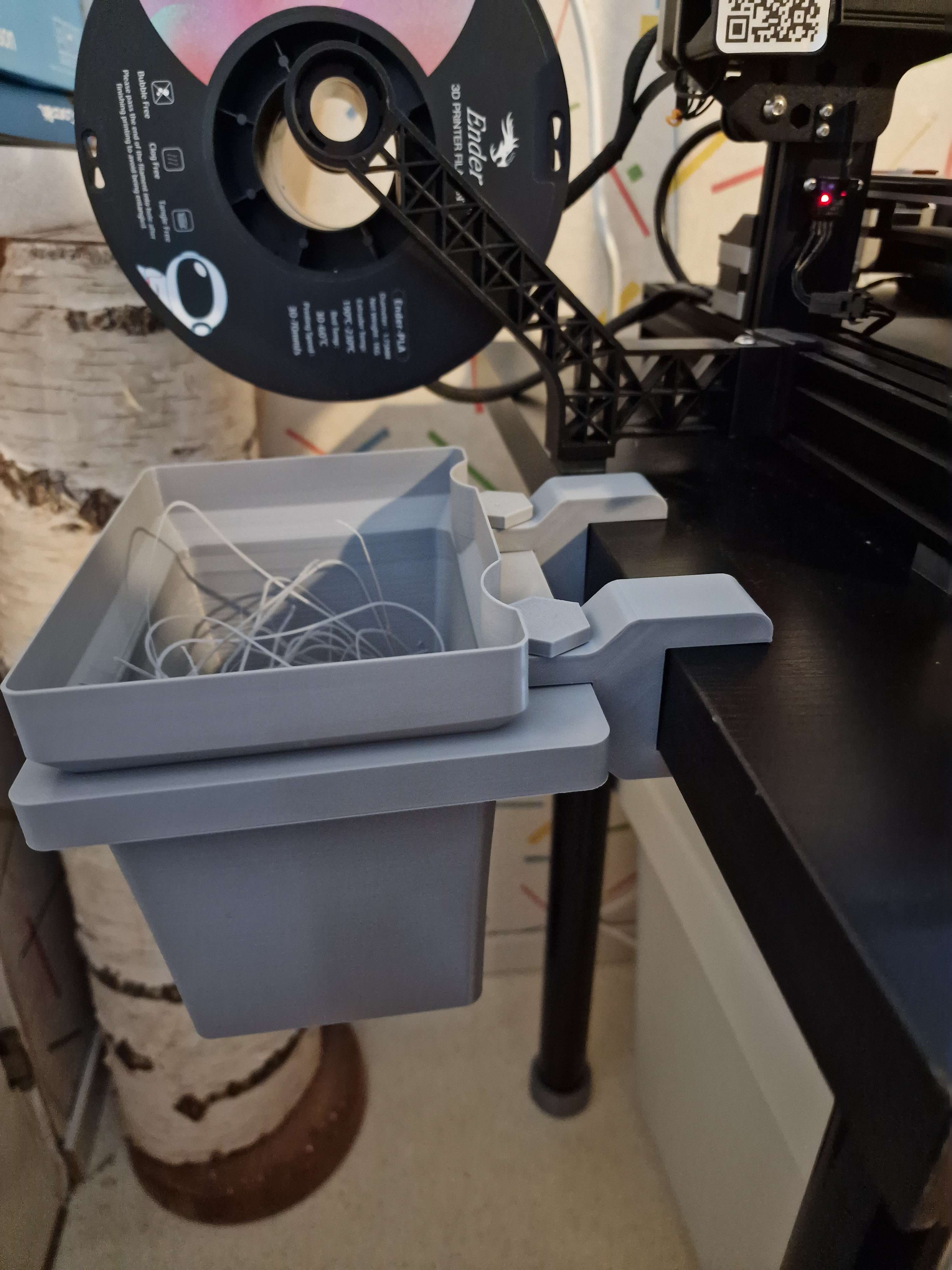 Table mounted trash can